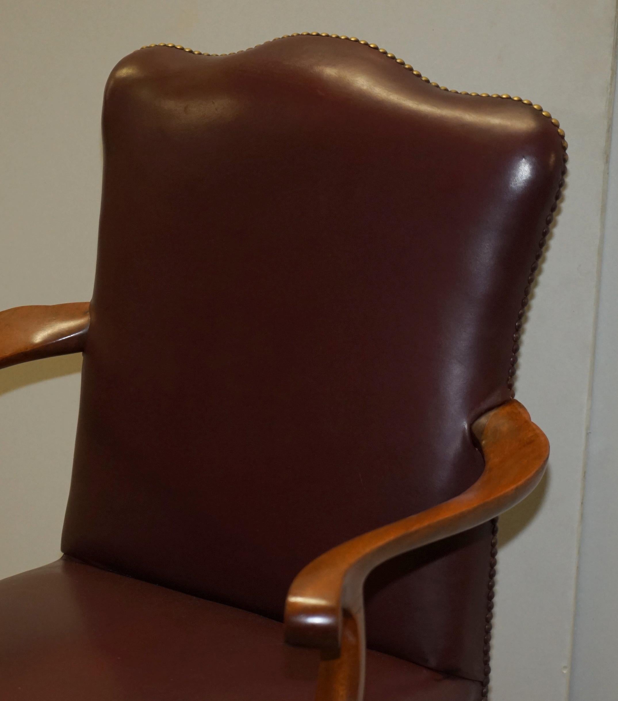 LEATHER CARVER OFFICE CHAIR FROM PRINCESS DIANA'S FAMILY ESTATE SPENCER HOUSE (Handgefertigt) im Angebot