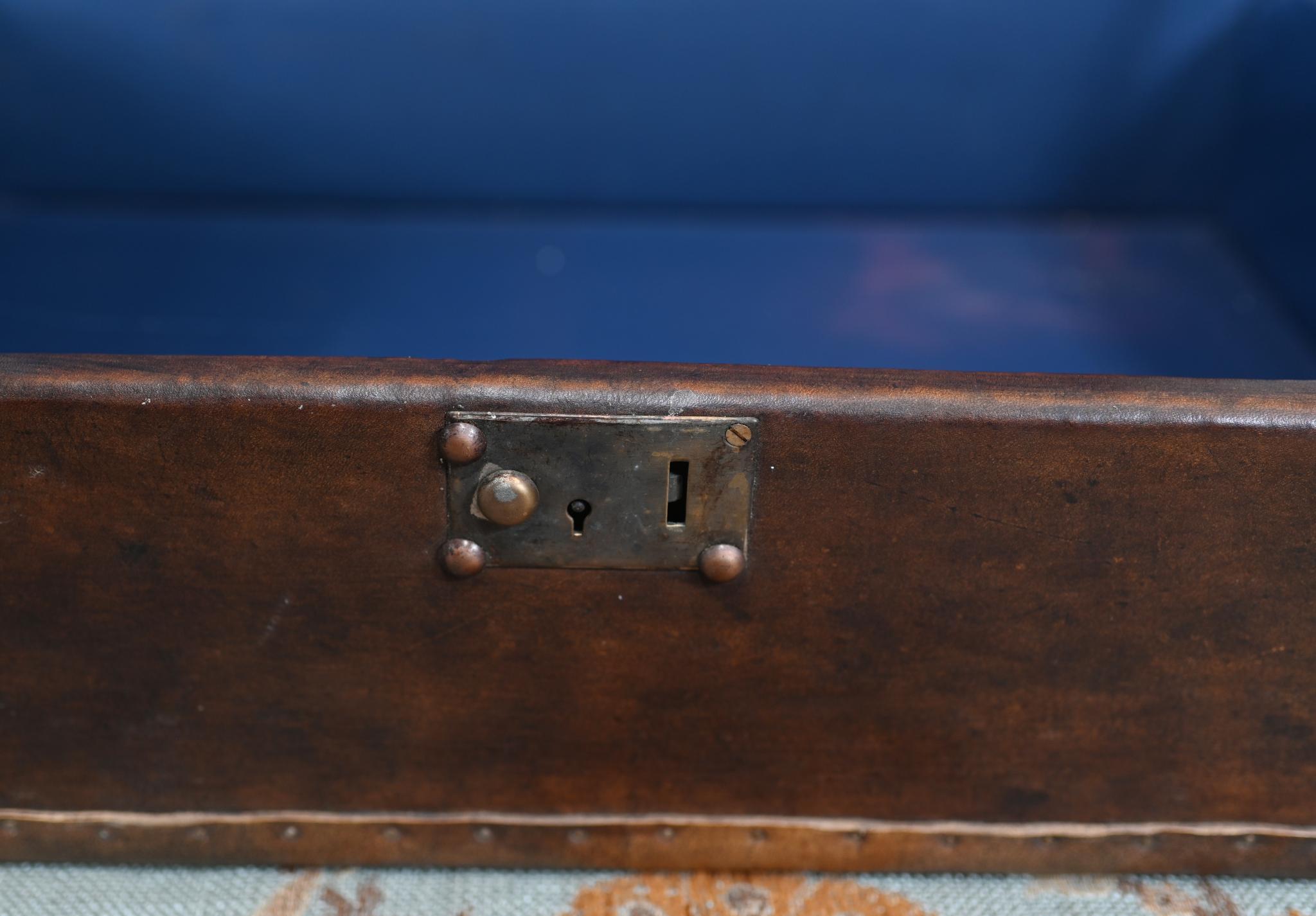 Lederkoffer Gepäck Kofferraum Couchtisch Box Interieur im Angebot 5