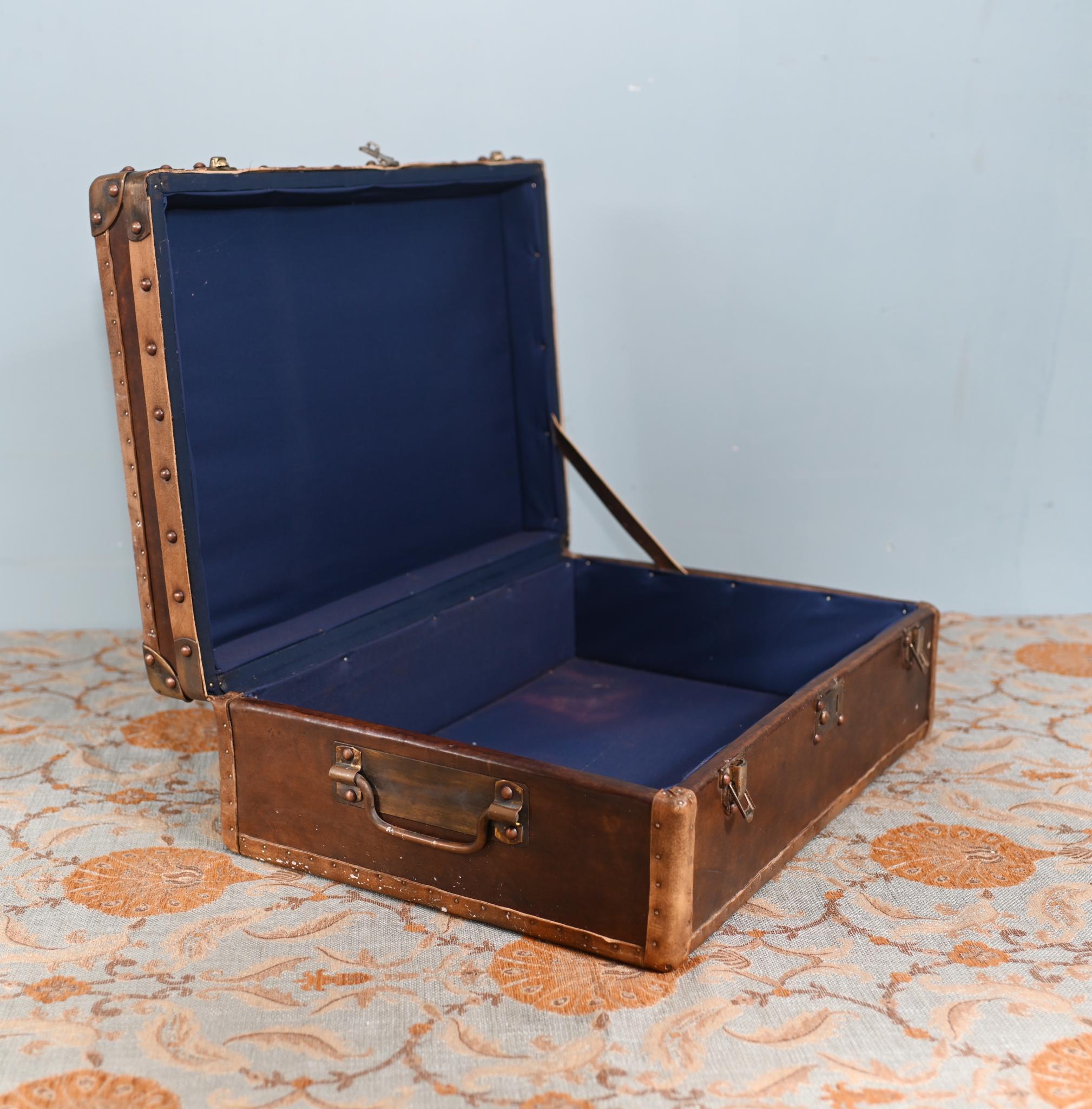 Lederkoffer Gepäck Kofferraum Couchtisch Box Interieur im Angebot 6