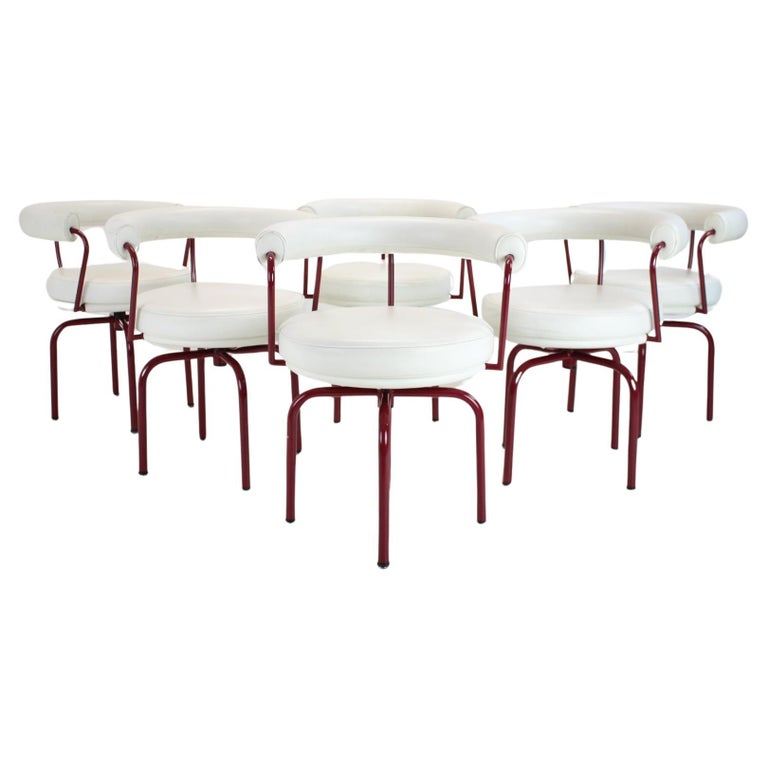 Poltrona girevole Cassina in pelle LC7 di Le Corbusier, Perriand