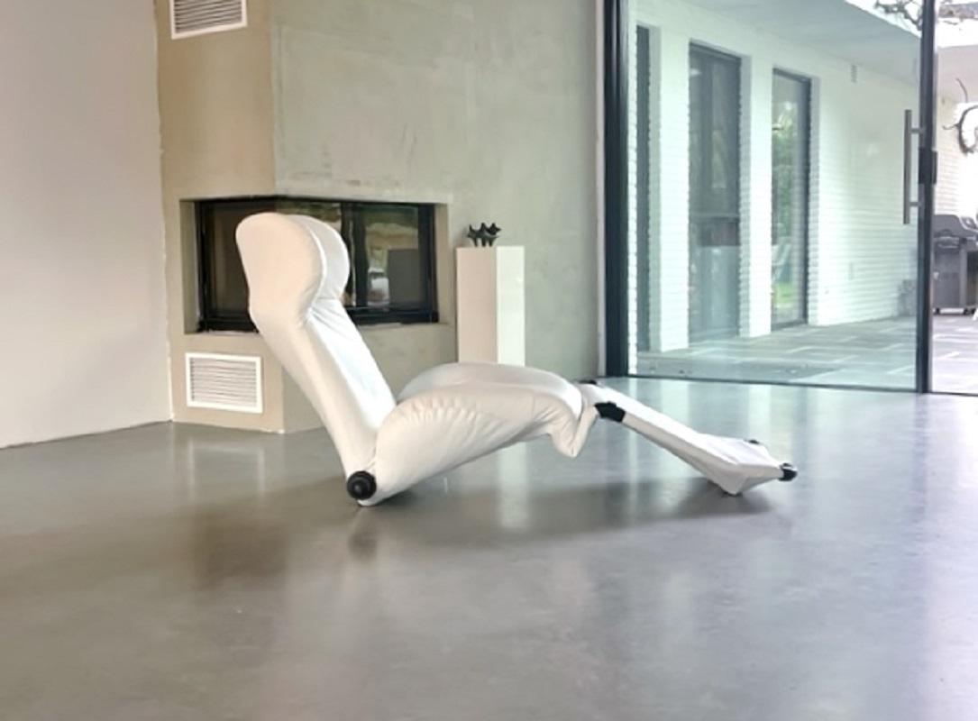 Beautiful functional lounge chair in LEATHER white

Manufacturer: Cassina
Design: Toshiyuki Kita
Model: Wink

The backrest is adjustable at an angle with the help of a knob on the side.
The backrest includes a two-part headrest, the two parts