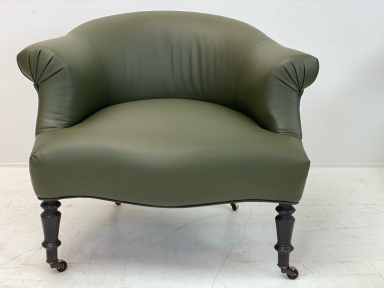 Vintage Green Leather Chair and Pouf For Sale 1
