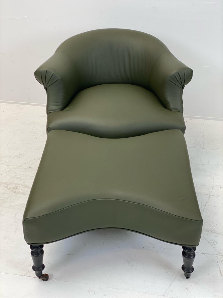 Vintage Green Leather Chair and Pouf For Sale 3