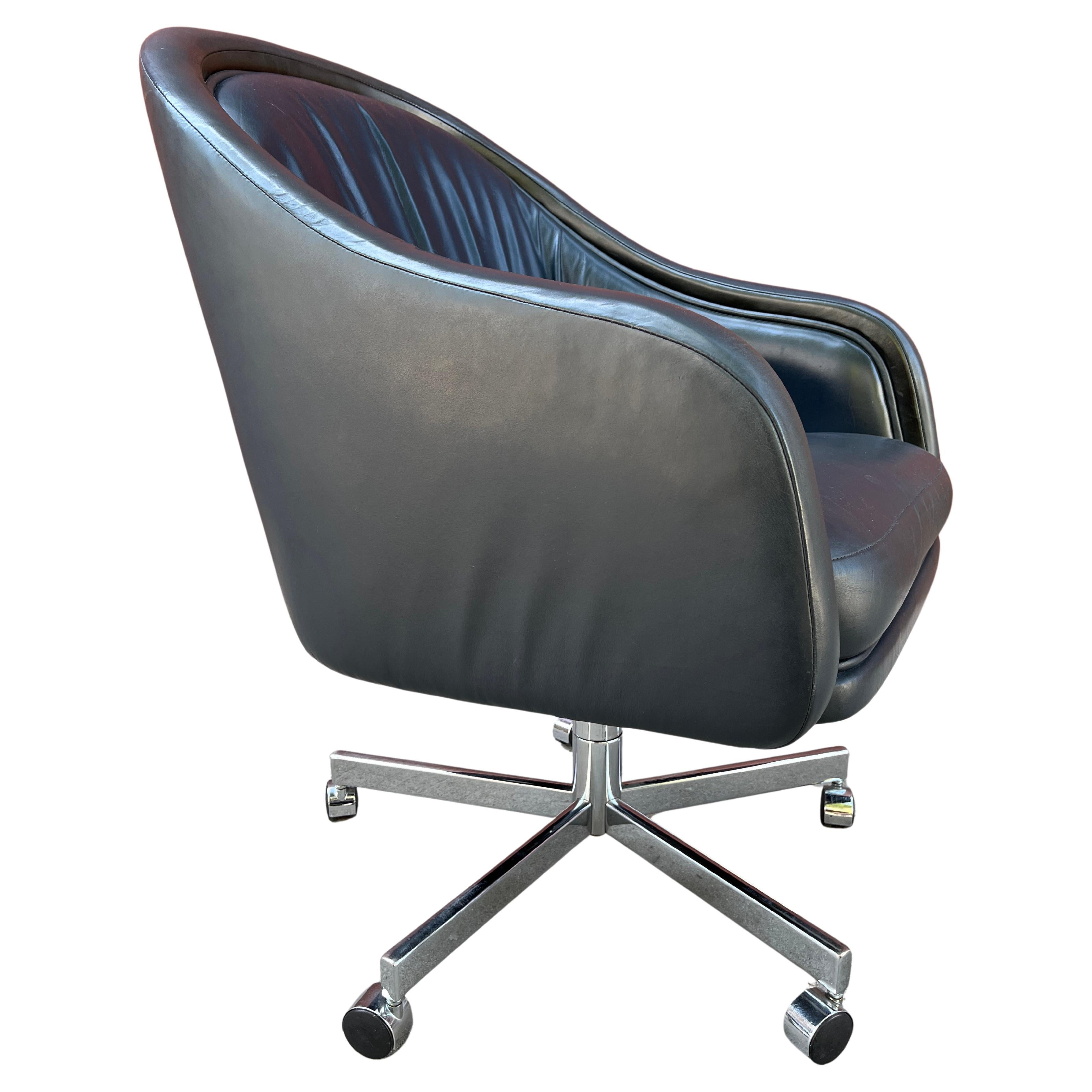 Sillas de cuero de Ward Bennett para Bricket Associates (Varias disponibles) Moderno de mediados de siglo en venta