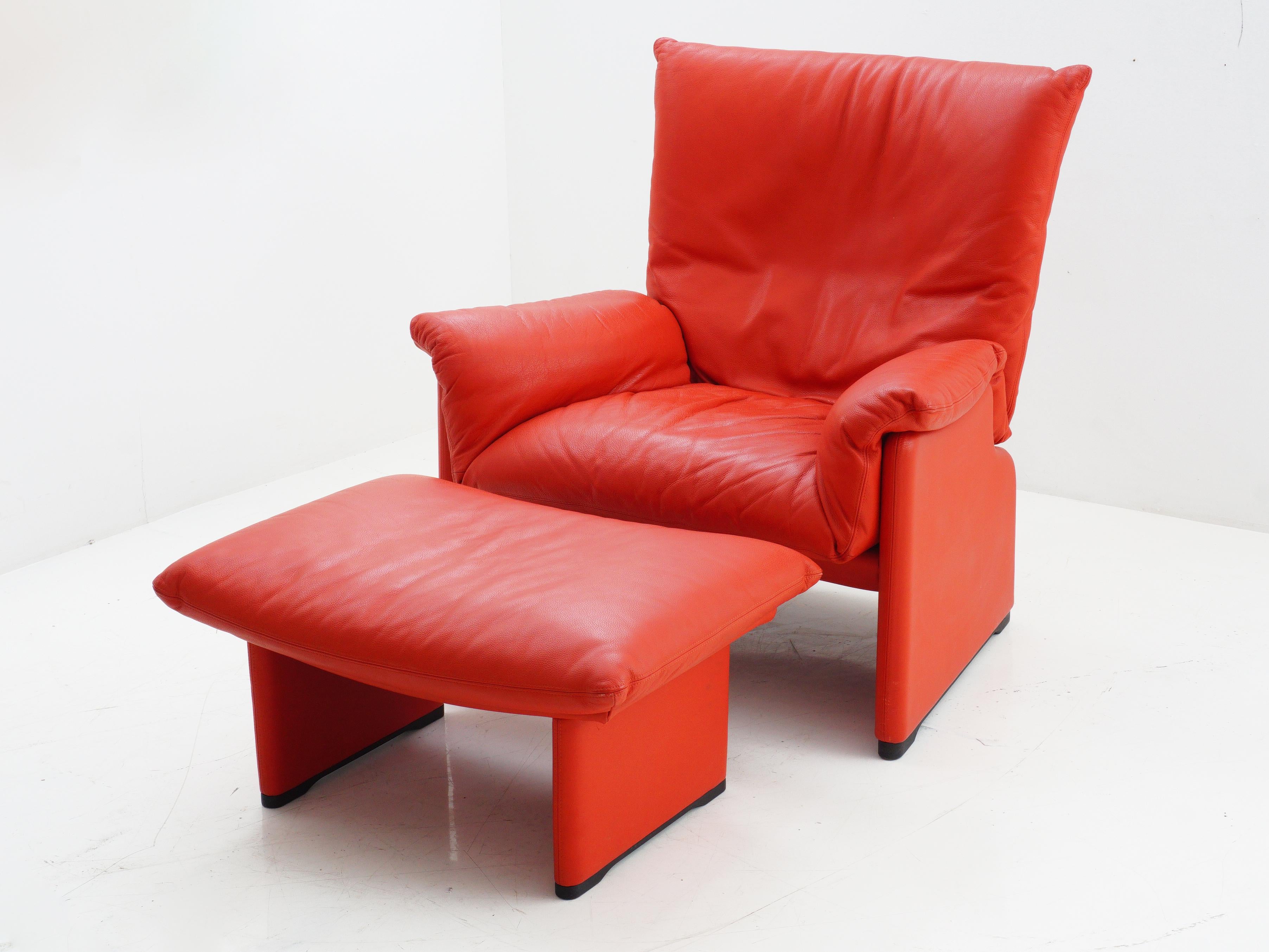 Picture this: You just finished an exhausting work day. You walk into your living room, sink into a sophisticated and equally comfortable lounge chair, and put your feet up on the ottoman. You let out a sigh of relief. This vintage Italian red