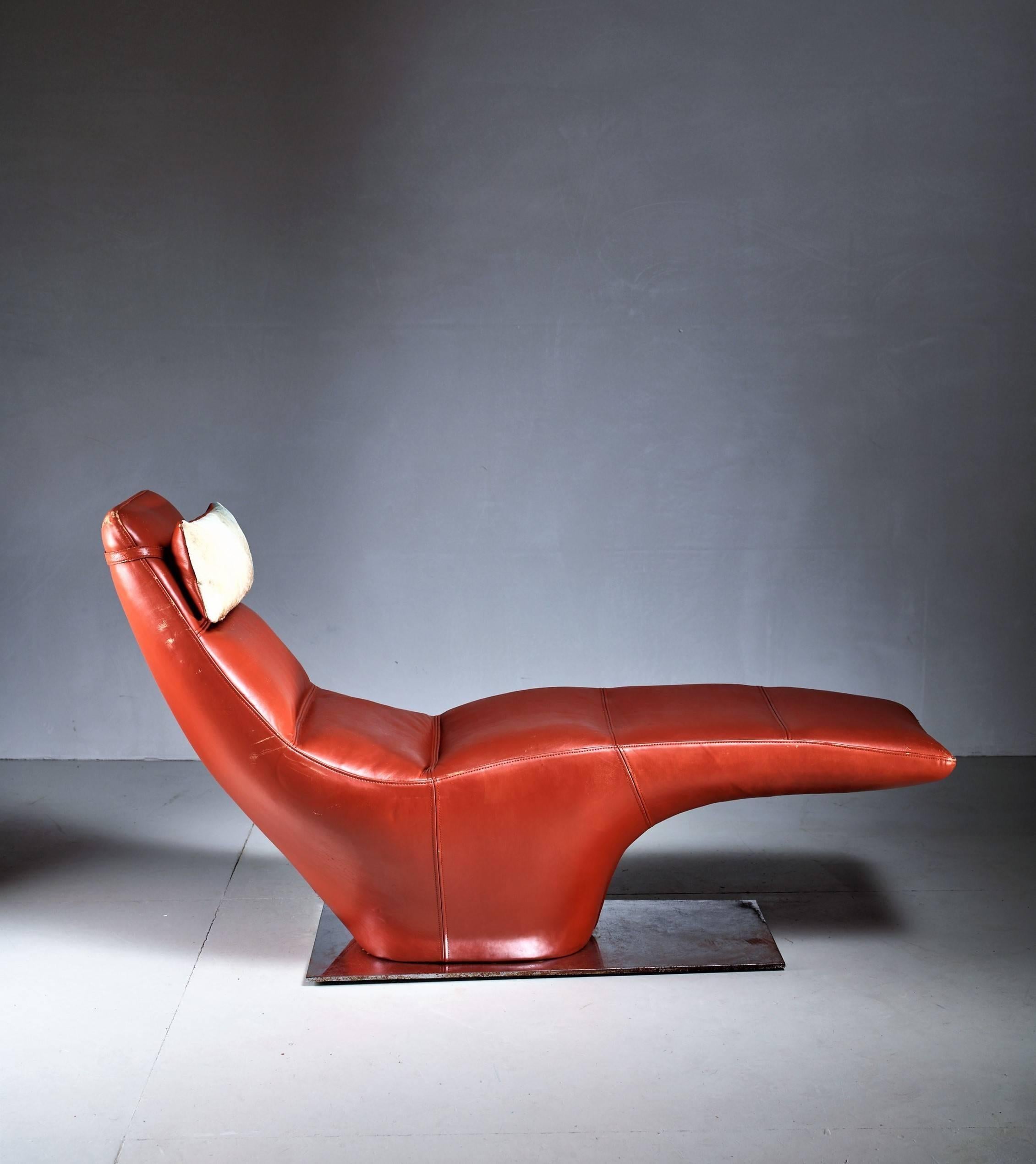 Mid-Century Modern Leather Chaise Longue with Cowhide Pillow, 1960s For Sale
