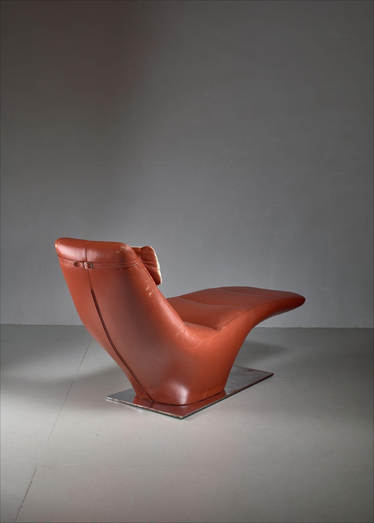 American Leather Chaise Longue with Cowhide Pillow, 1960s For Sale