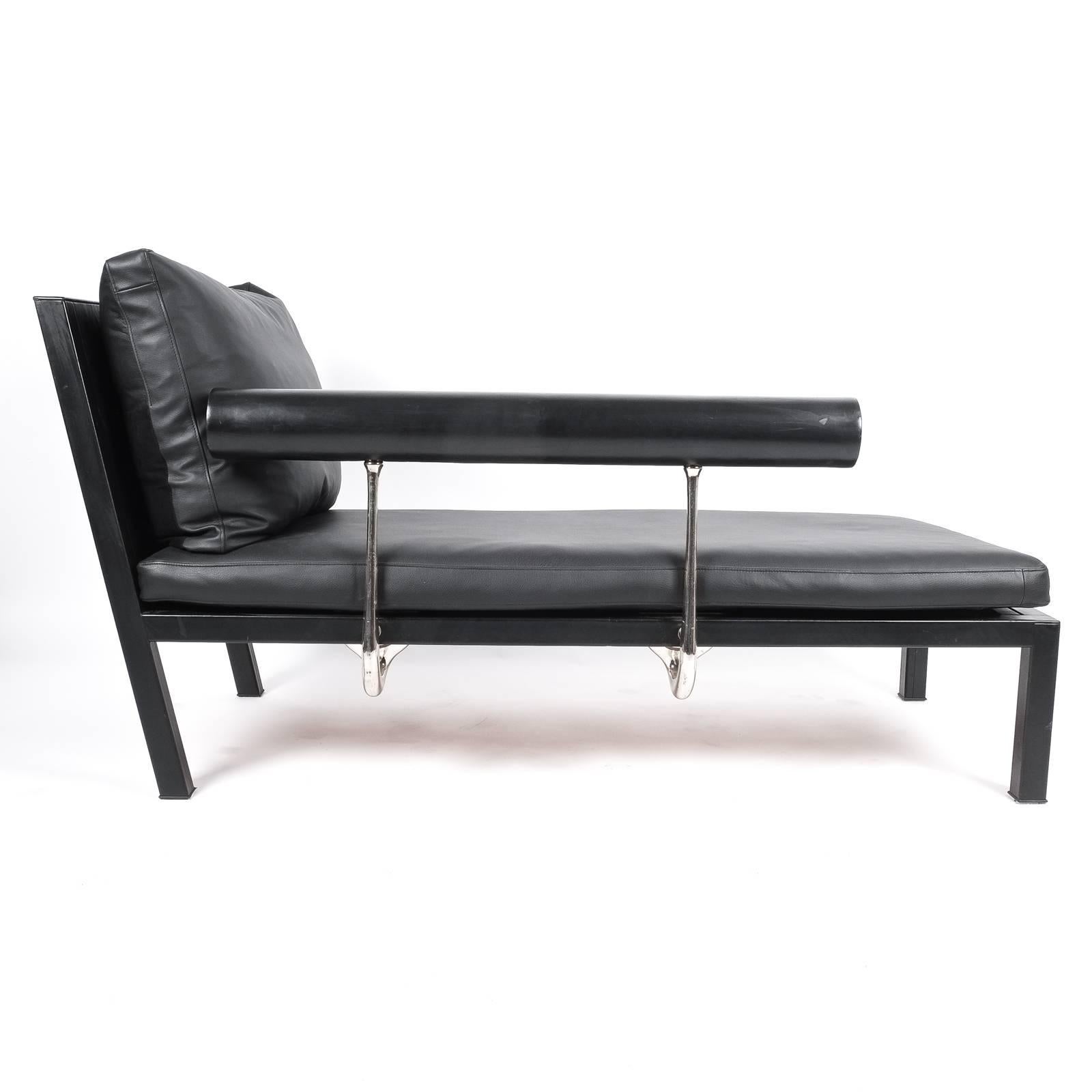 Leather chaise lounge Baisity by Antonio Citterio for B&B Italy, 1982. Elegant chaise lounge featuring a leather upholstered steel-frame and backrest, a black leather cushion and a leather mattress from the Stunning polished aluminium details. It's