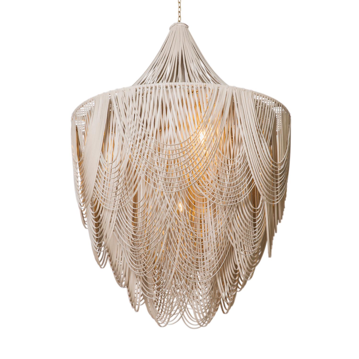 Fait main Lustre en cuir - Extra Large Whisper with Crown en cuir pierre crème en vente