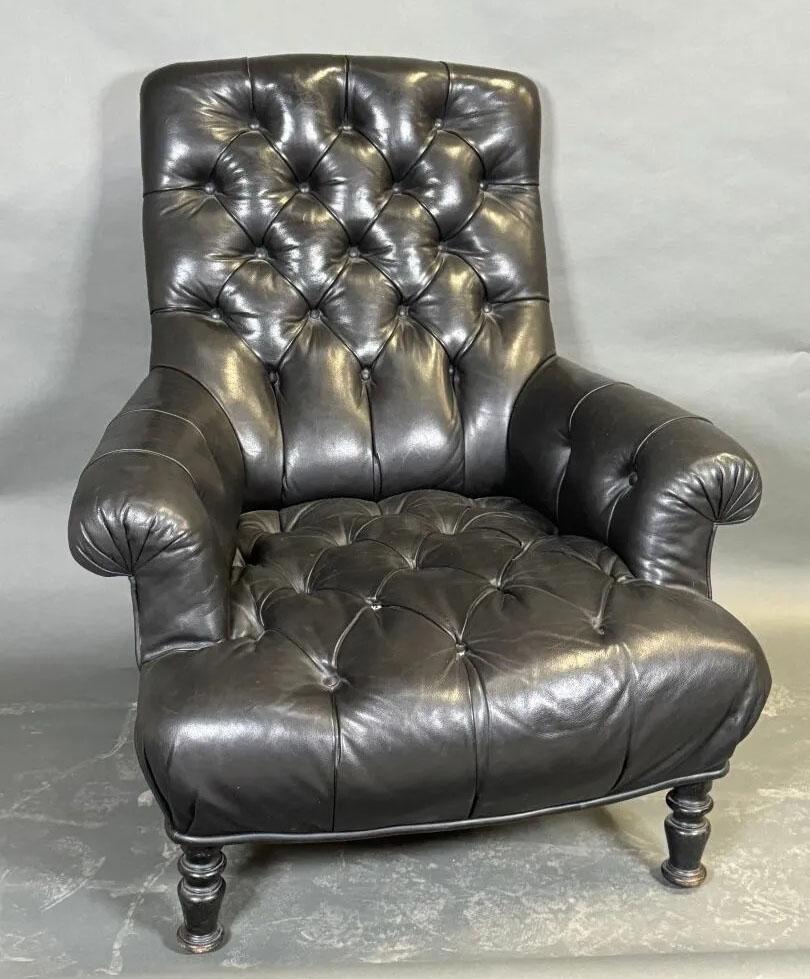 Blackened Leather Chesterfield club armchair, circa 1930/1950 very good state For Sale