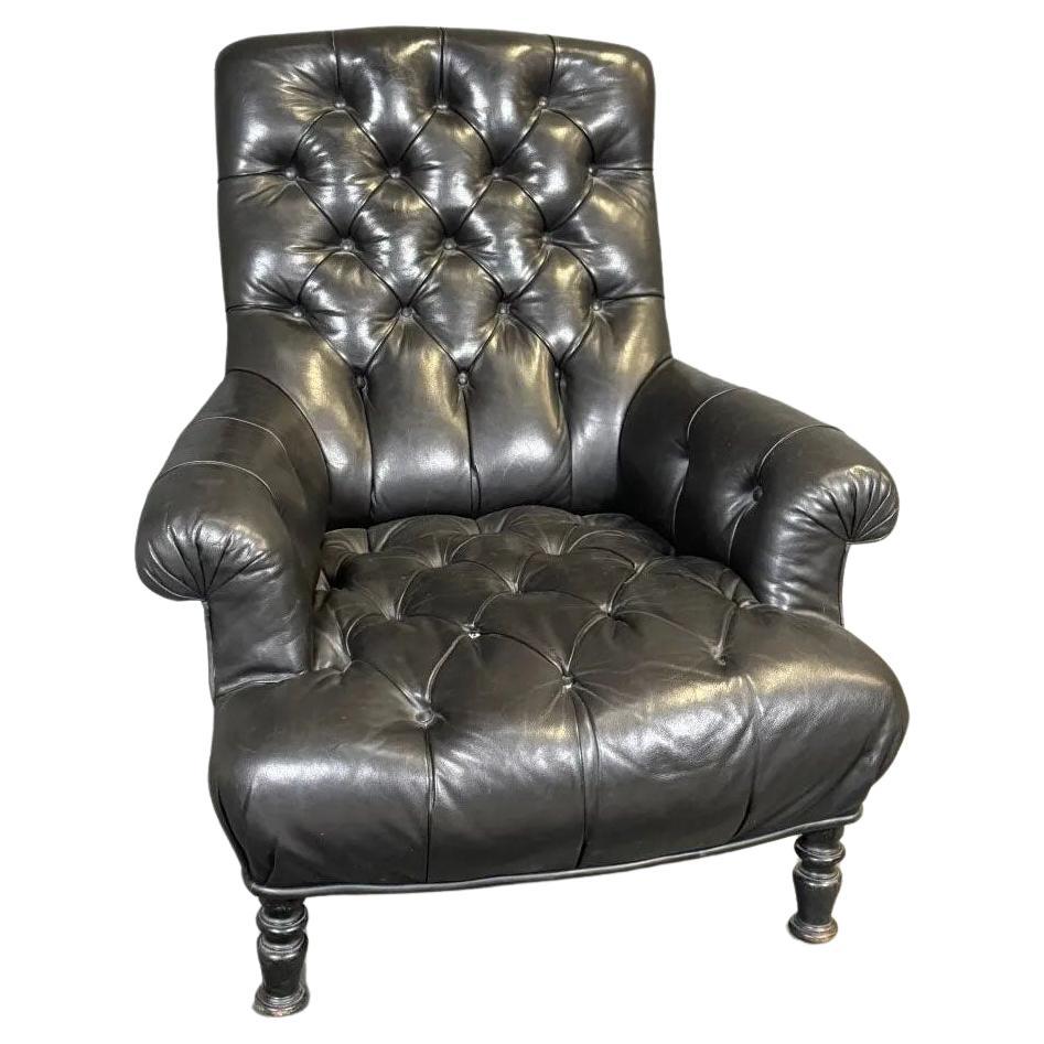 Leather Chesterfield club armchair, circa 1930/1950 very good state For Sale