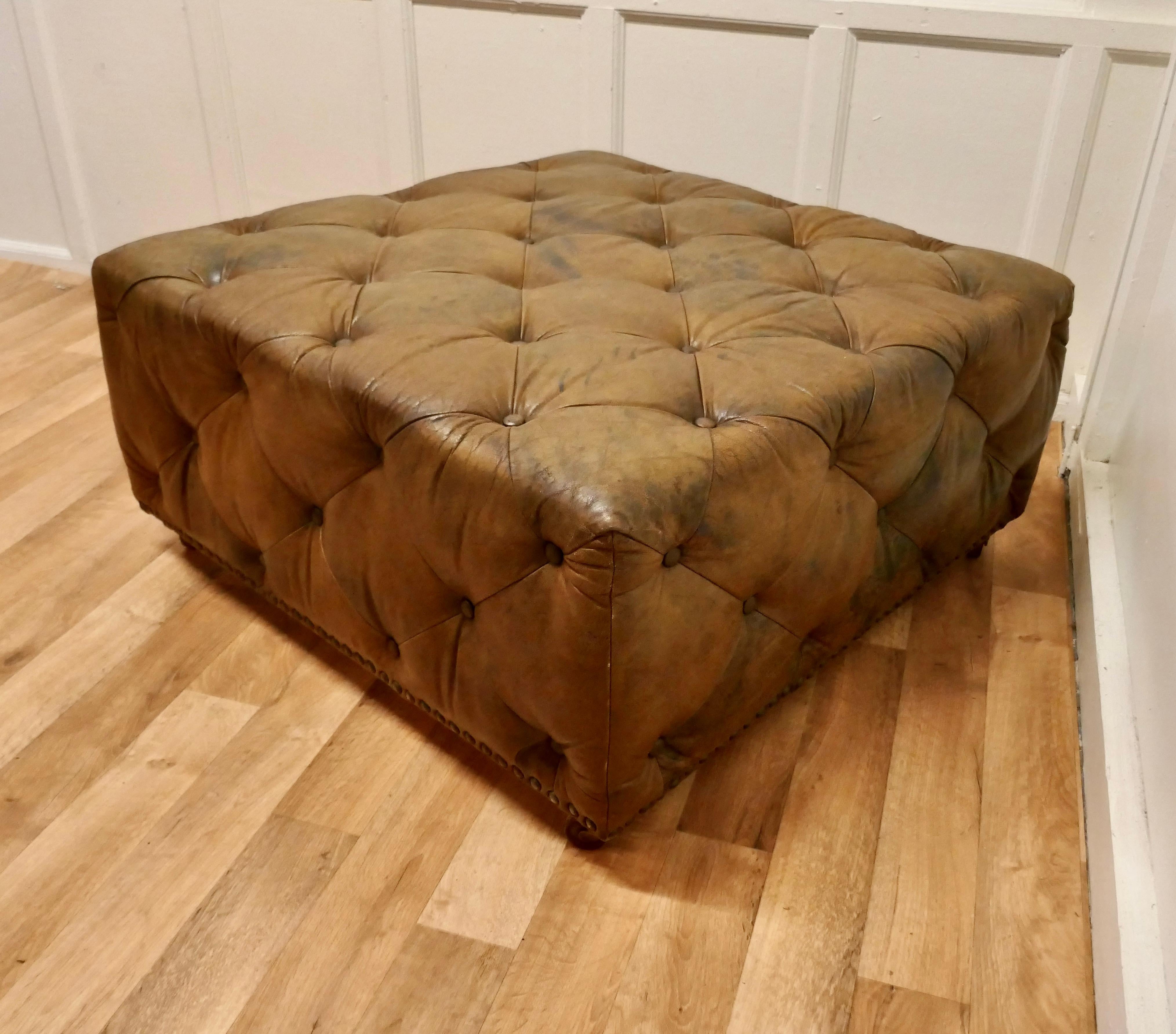 Leather Chesterfield Ottoman Bench Seat, Hearth or Window Footstool  In Good Condition In Chillerton, Isle of Wight