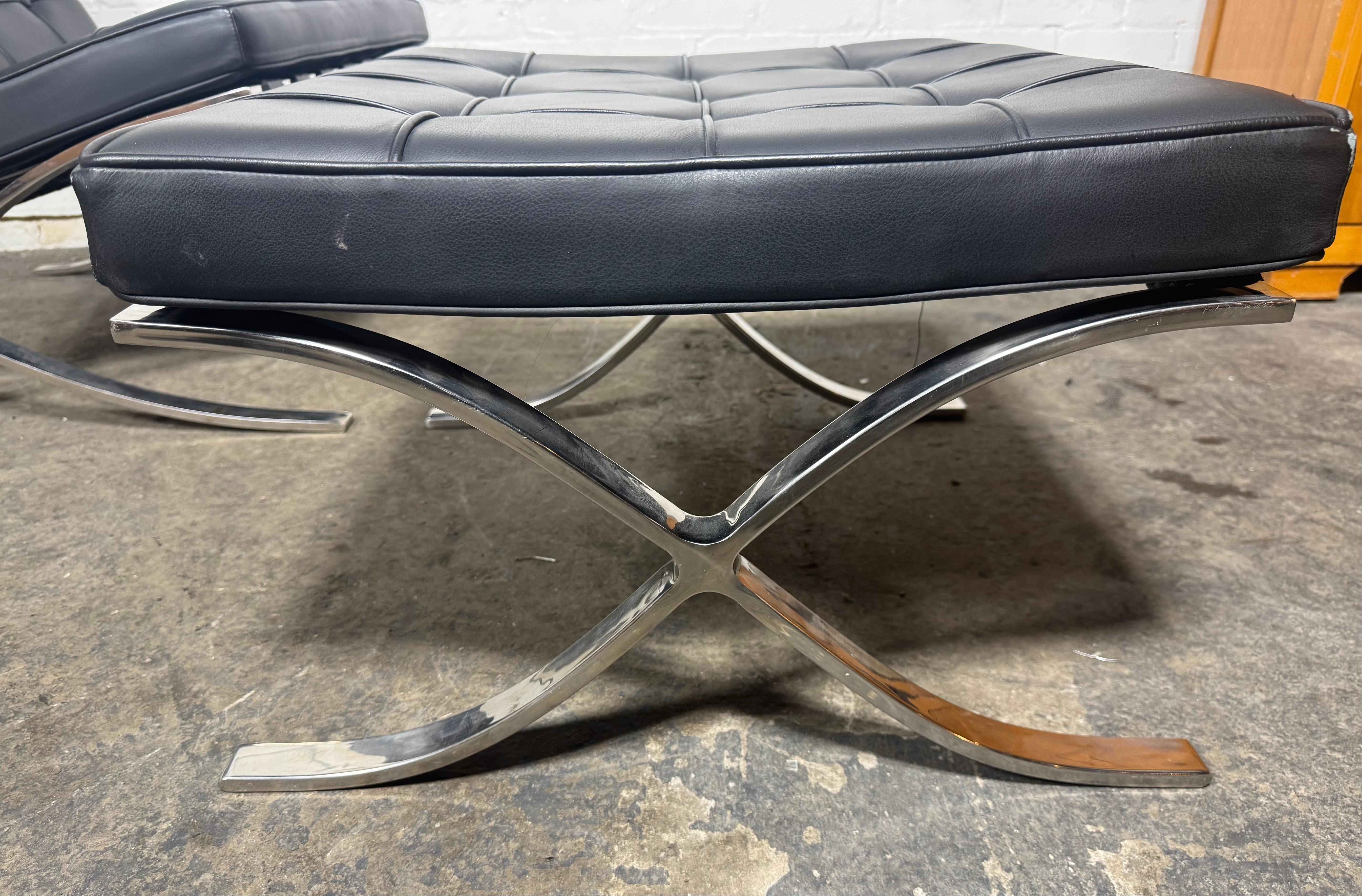 Chaises et poufs Barcelonas d'après Mies Van De Rohe/Italie en vente 5
