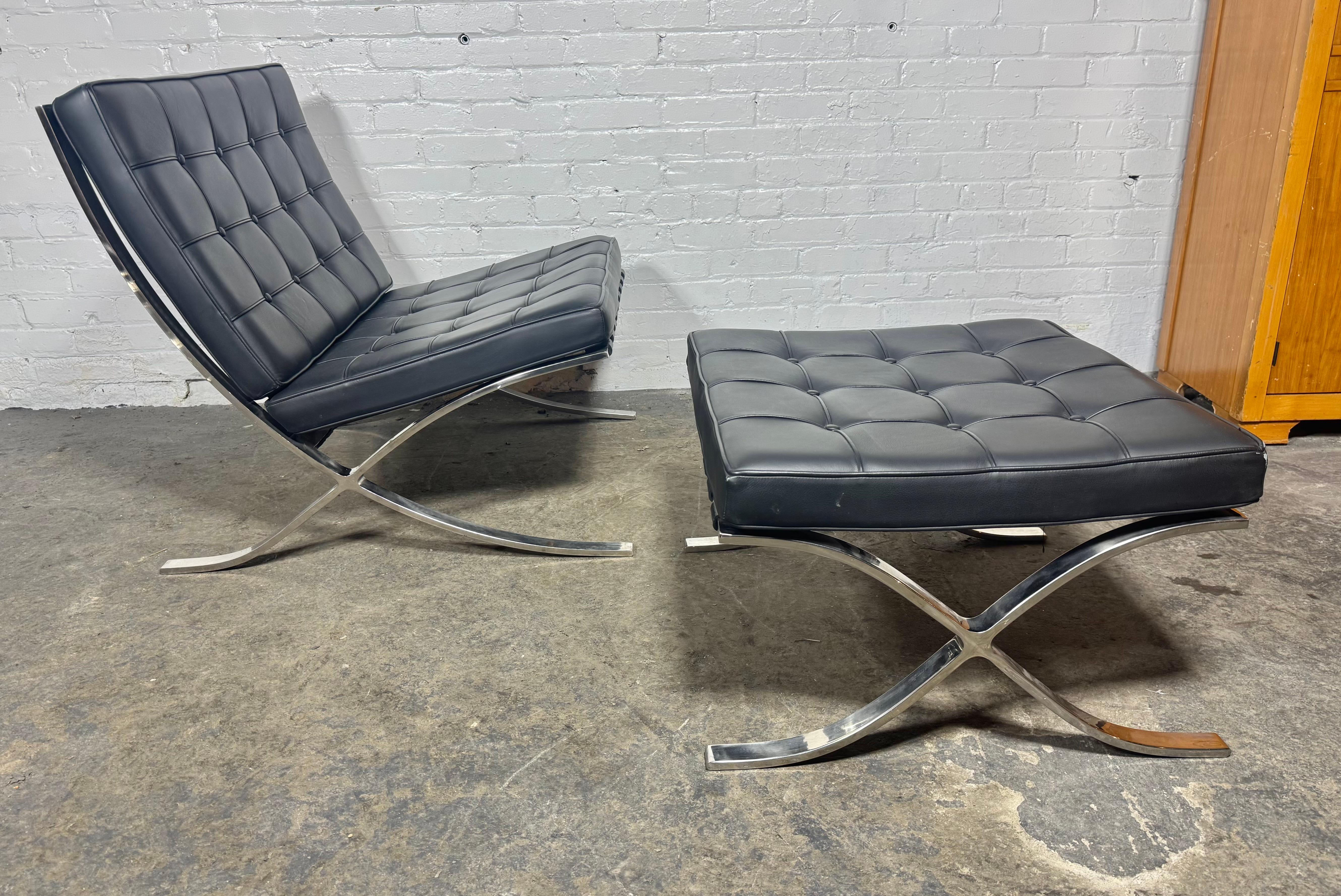 Chaises et poufs Barcelonas d'après Mies Van De Rohe/Italie en vente 6