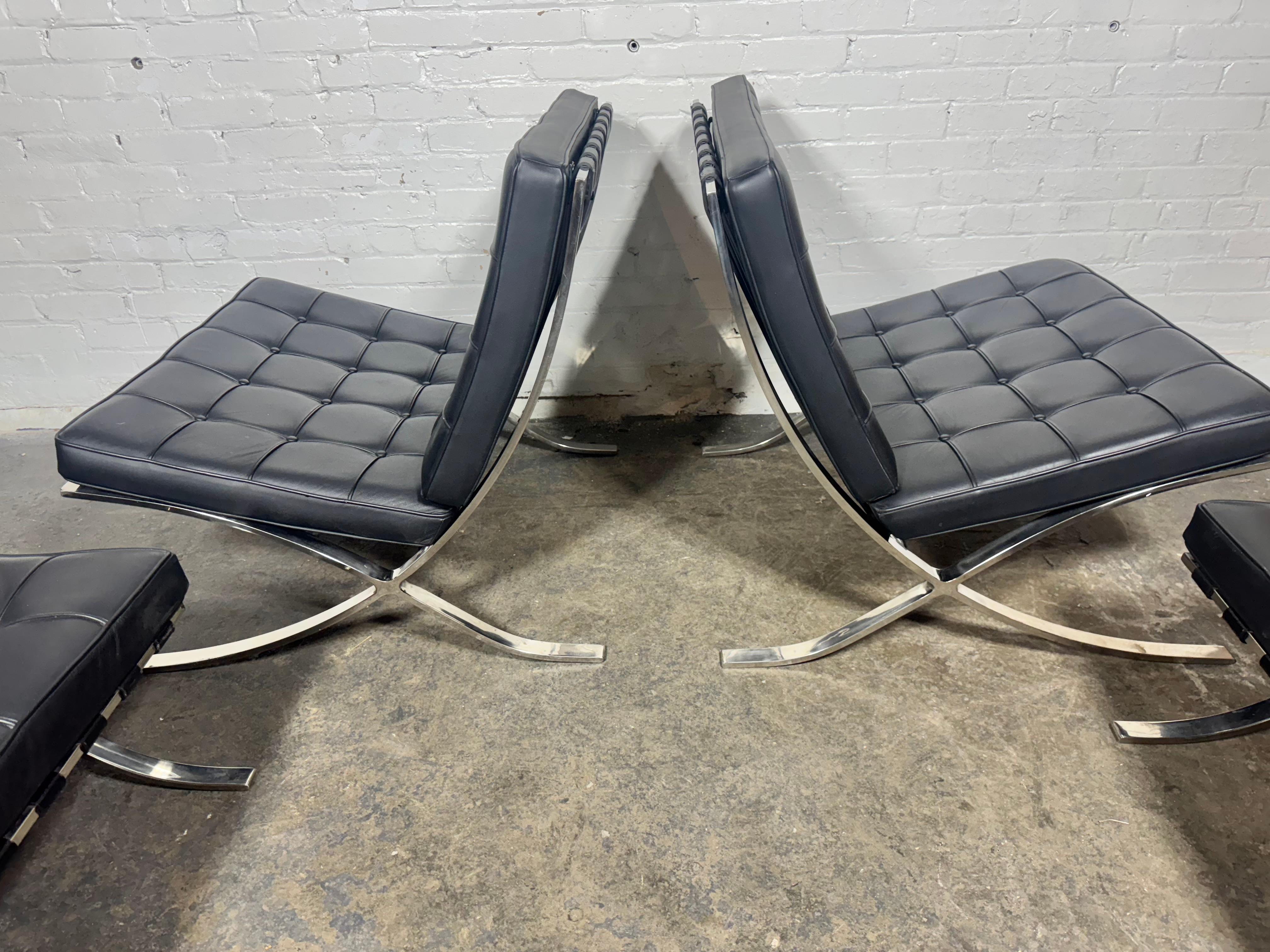 Chaises et poufs Barcelonas d'après Mies Van De Rohe/Italie en vente 9