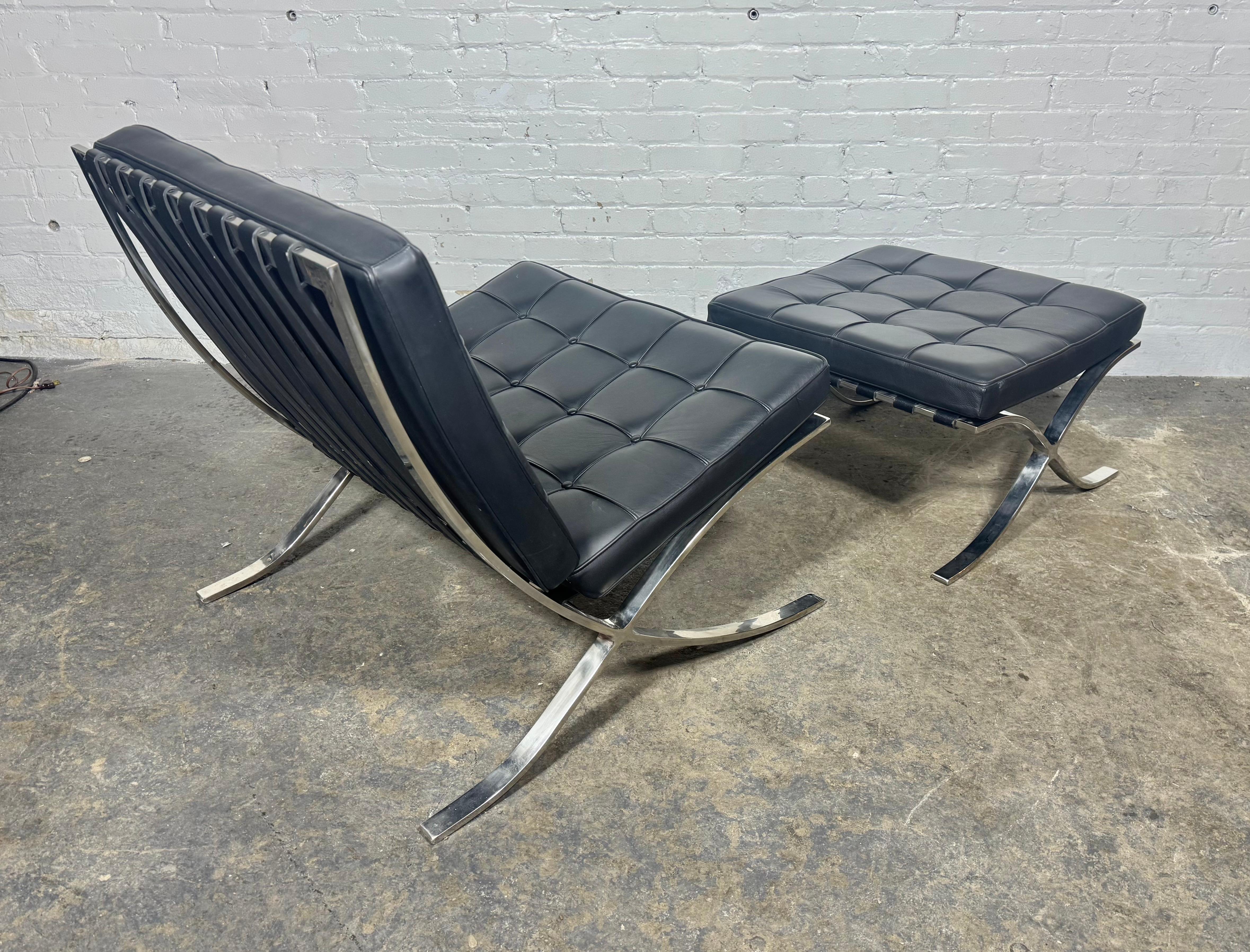 Chaises et poufs Barcelonas d'après Mies Van De Rohe/Italie en vente 11