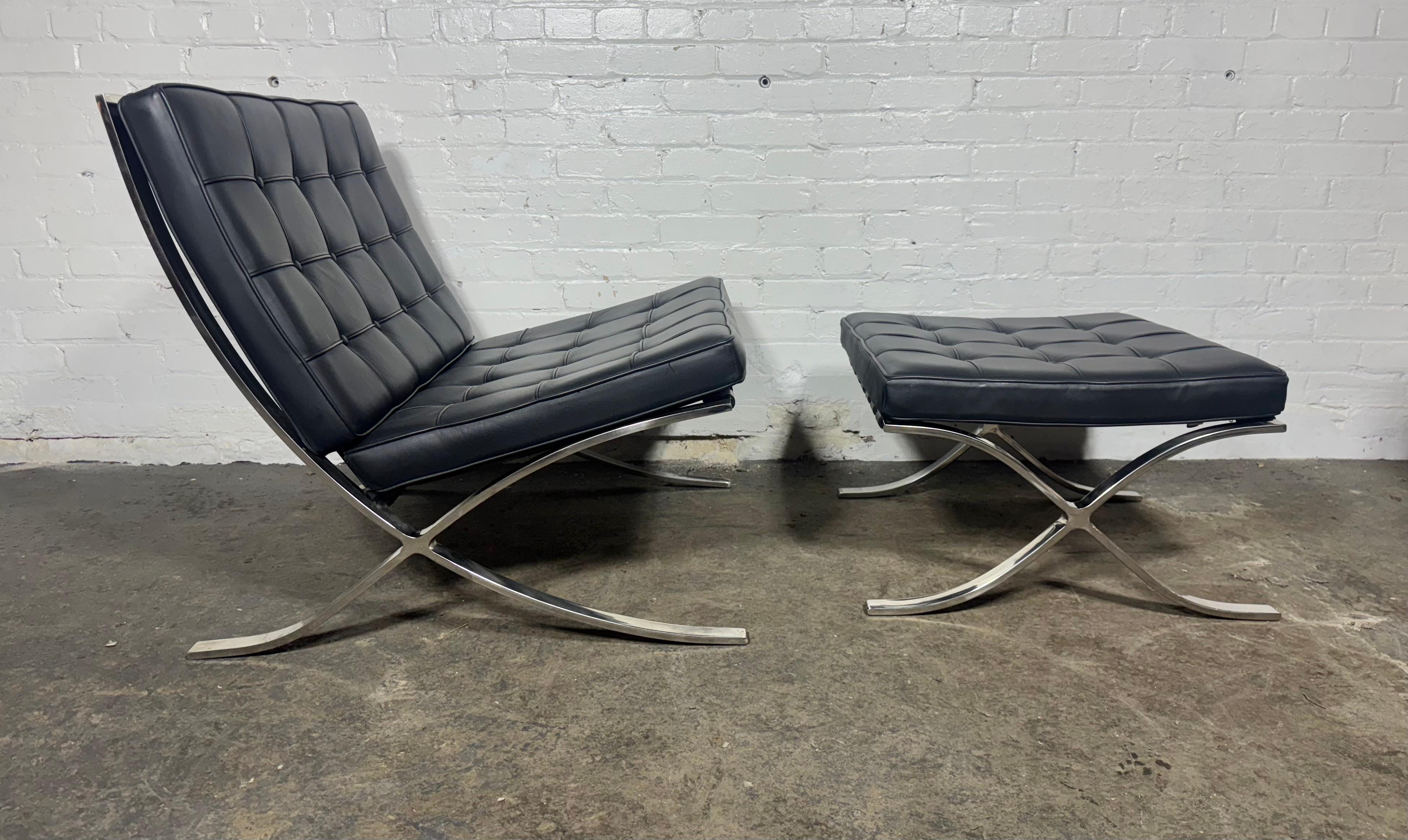 italien Chaises et poufs Barcelonas d'après Mies Van De Rohe/Italie en vente