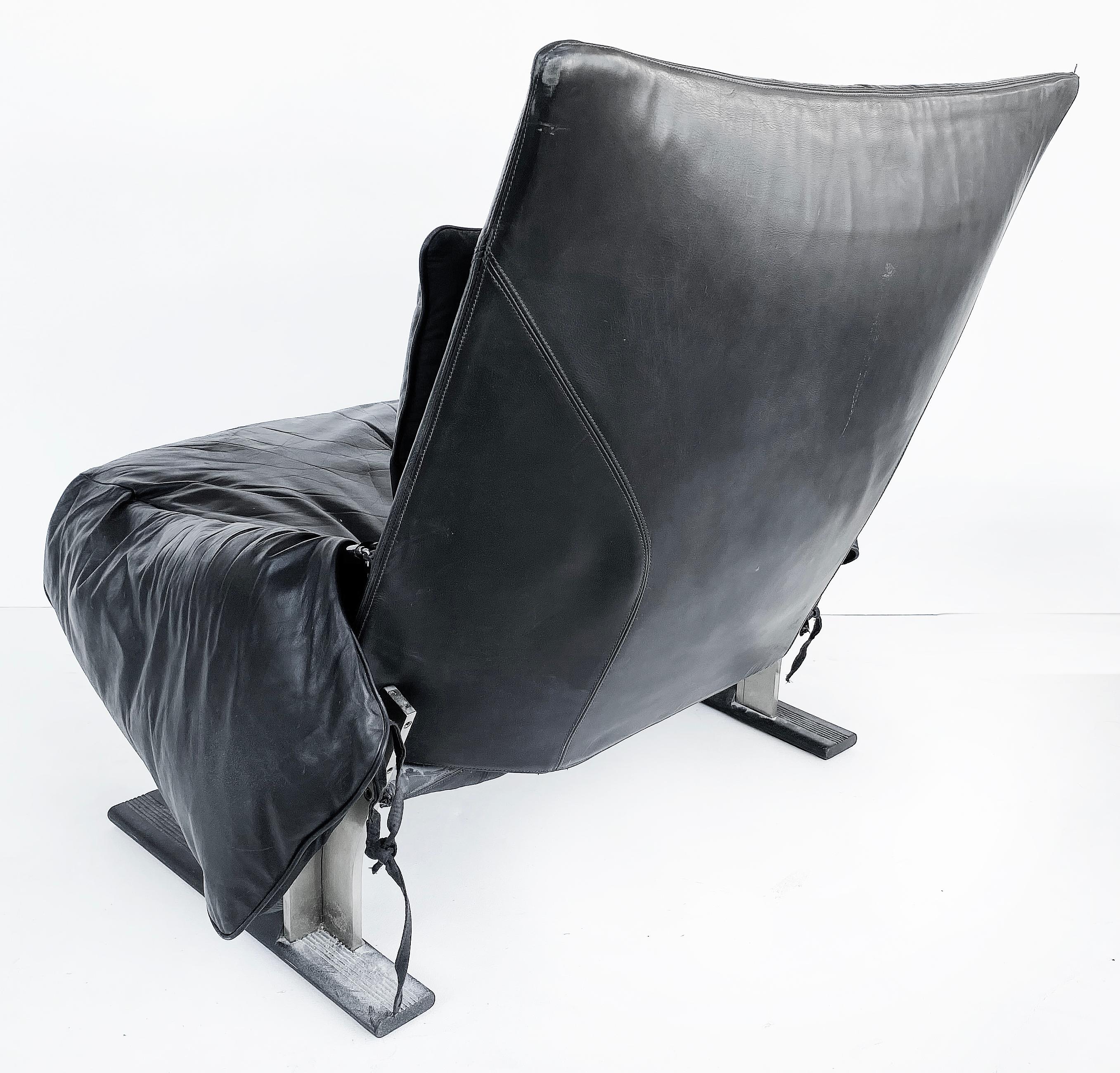 Leather Club Chair & Ottoman Saporiti Italia Attributed, Low Profile Oversized In Good Condition For Sale In Miami, FL