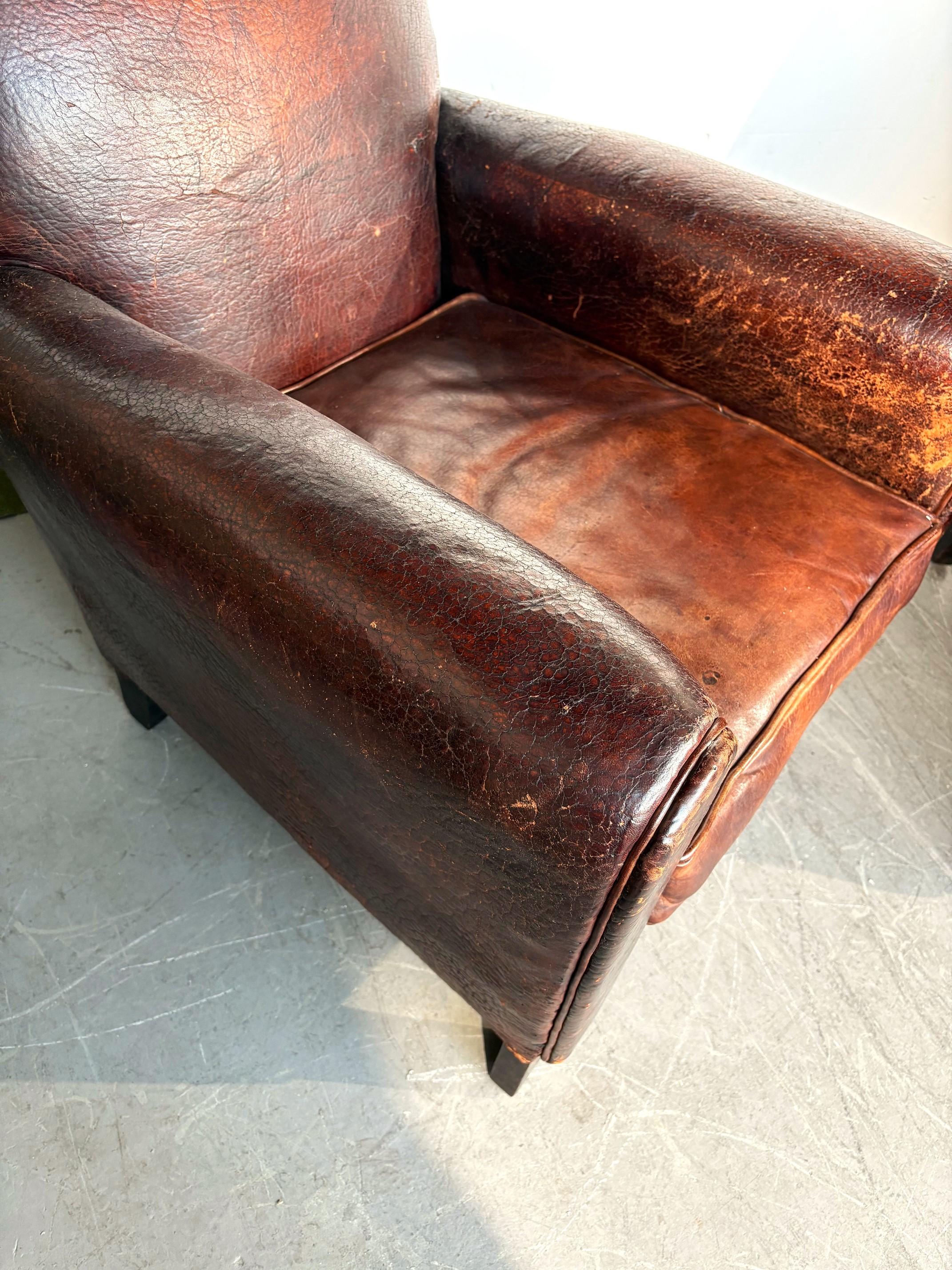 Leather Club Chairs Set of 2 In Distressed Condition In Pomona, CA