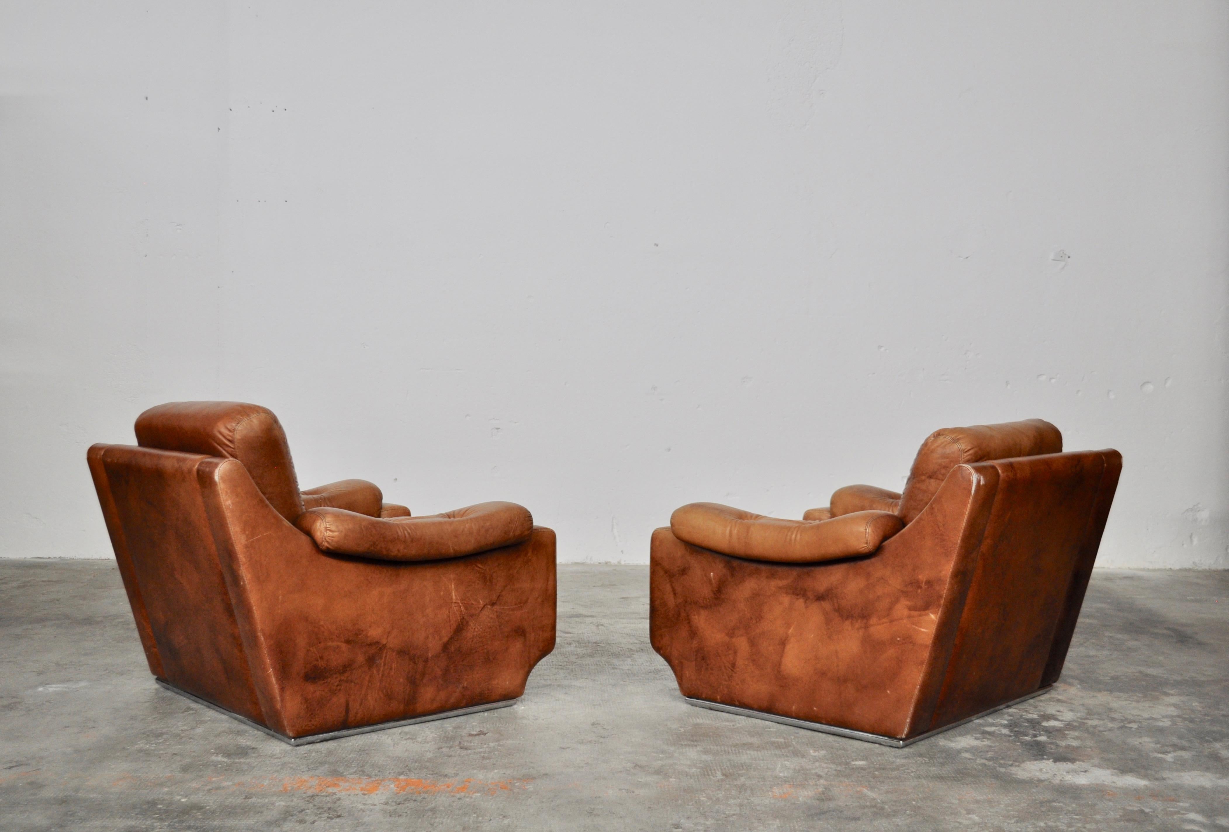 Polished Leather Club Chairs with Metal Polyshed Base Structure, Italy, 1970s For Sale