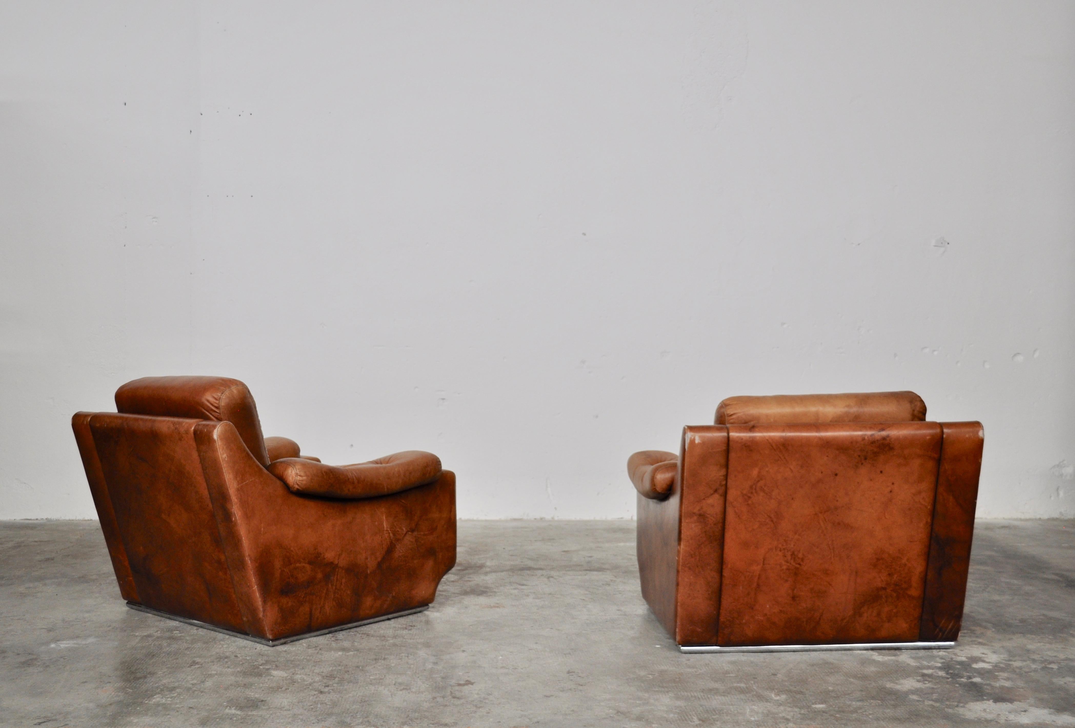 Leather Club Chairs with Metal Polyshed Base Structure, Italy, 1970s In Good Condition For Sale In Manzano, Friuli Venezia Giulia