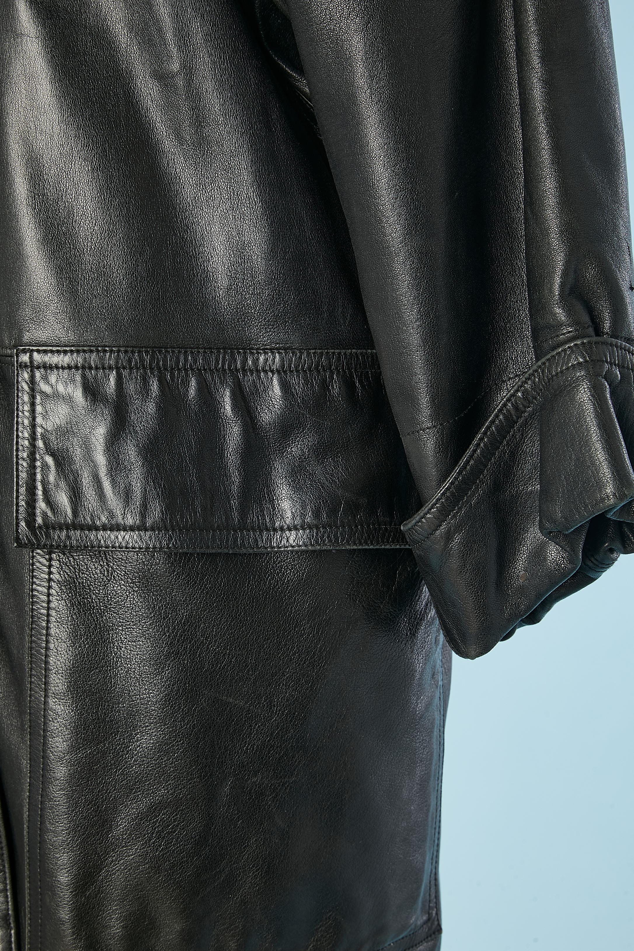 Noir Manteau en cuir avec bouton-pression et doublure d'hiver Alaia  en vente