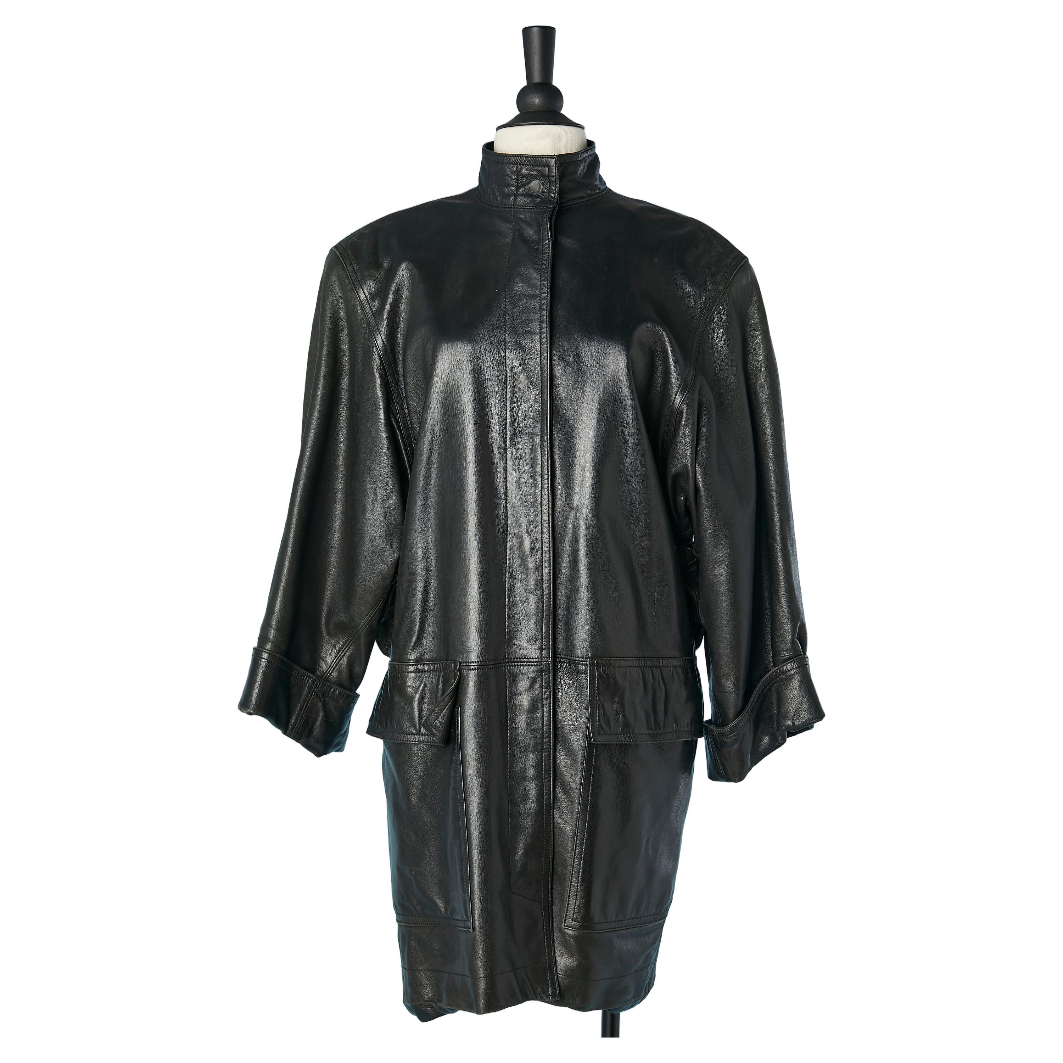 Manteau en cuir avec bouton-pression et doublure d'hiver Alaia  en vente