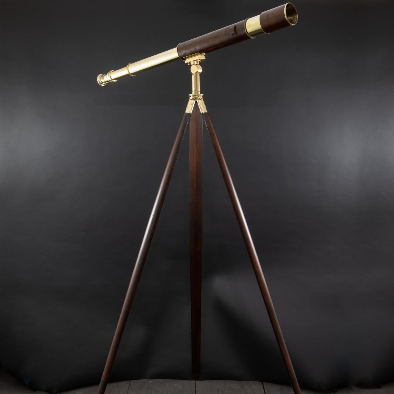 A stunning military telescope, with variable magnification that can be adjusted between 15 and 25 times. By top London makers Negretti & Zambra and marked, Field Artillery Mk V telescope with British ordnance stamp and dated 1917. Mounted on a
