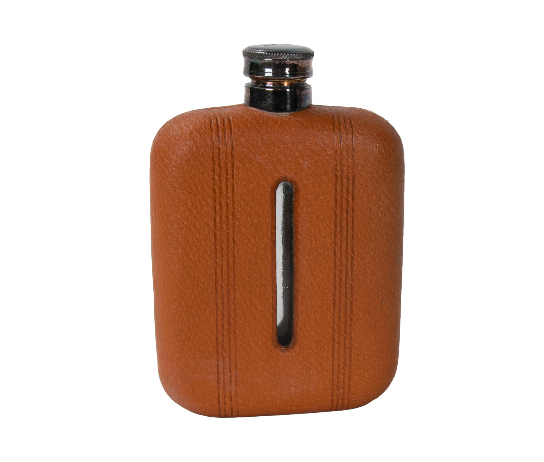 Leather-Covered Crystal Whisky Flask with Silver Lid and Case 8