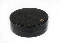 Caja redonda forrada de cuero