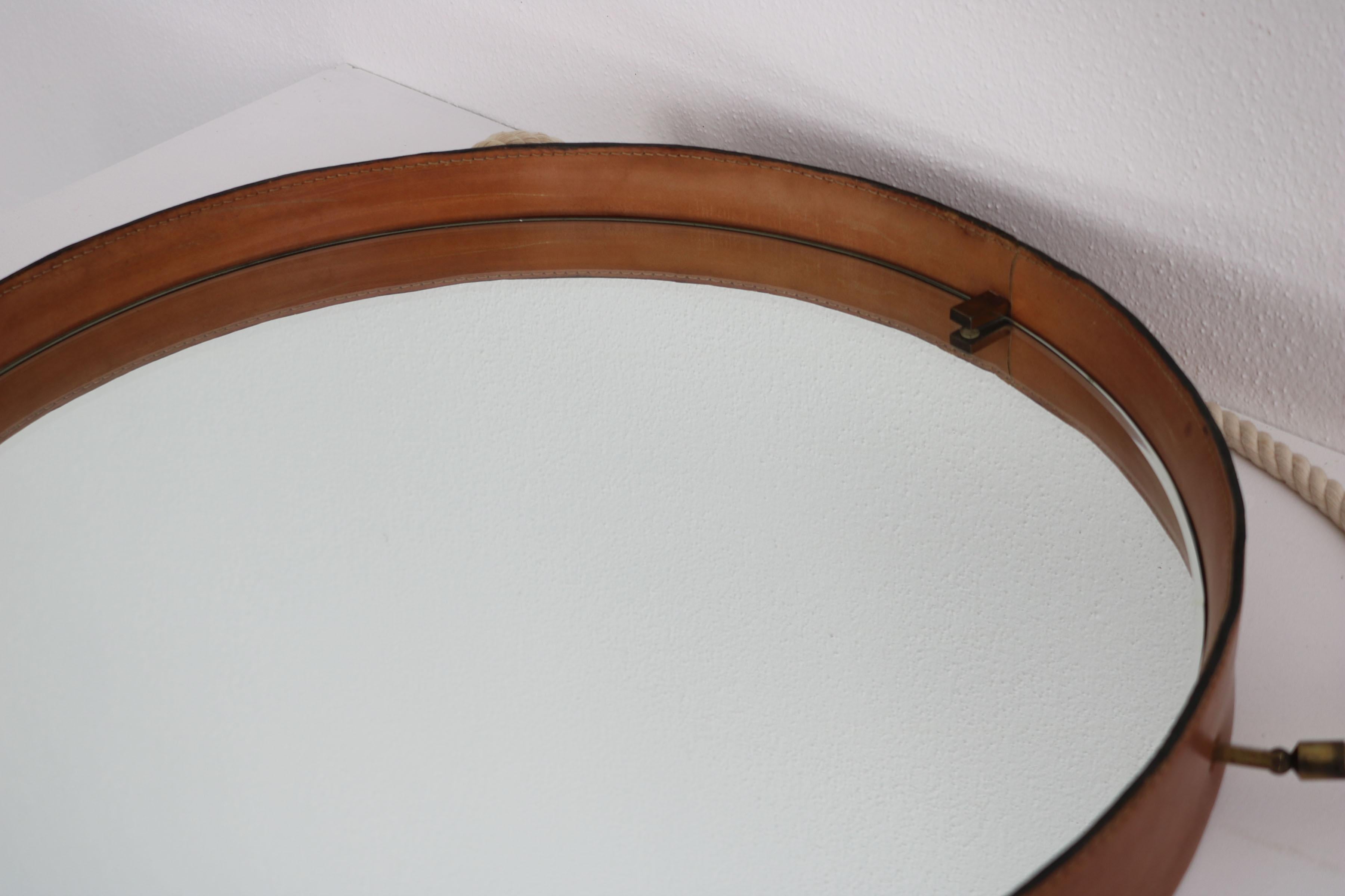  Leather-covered round wall mirror with brass elements, Italy 1960s. For Sale 6
