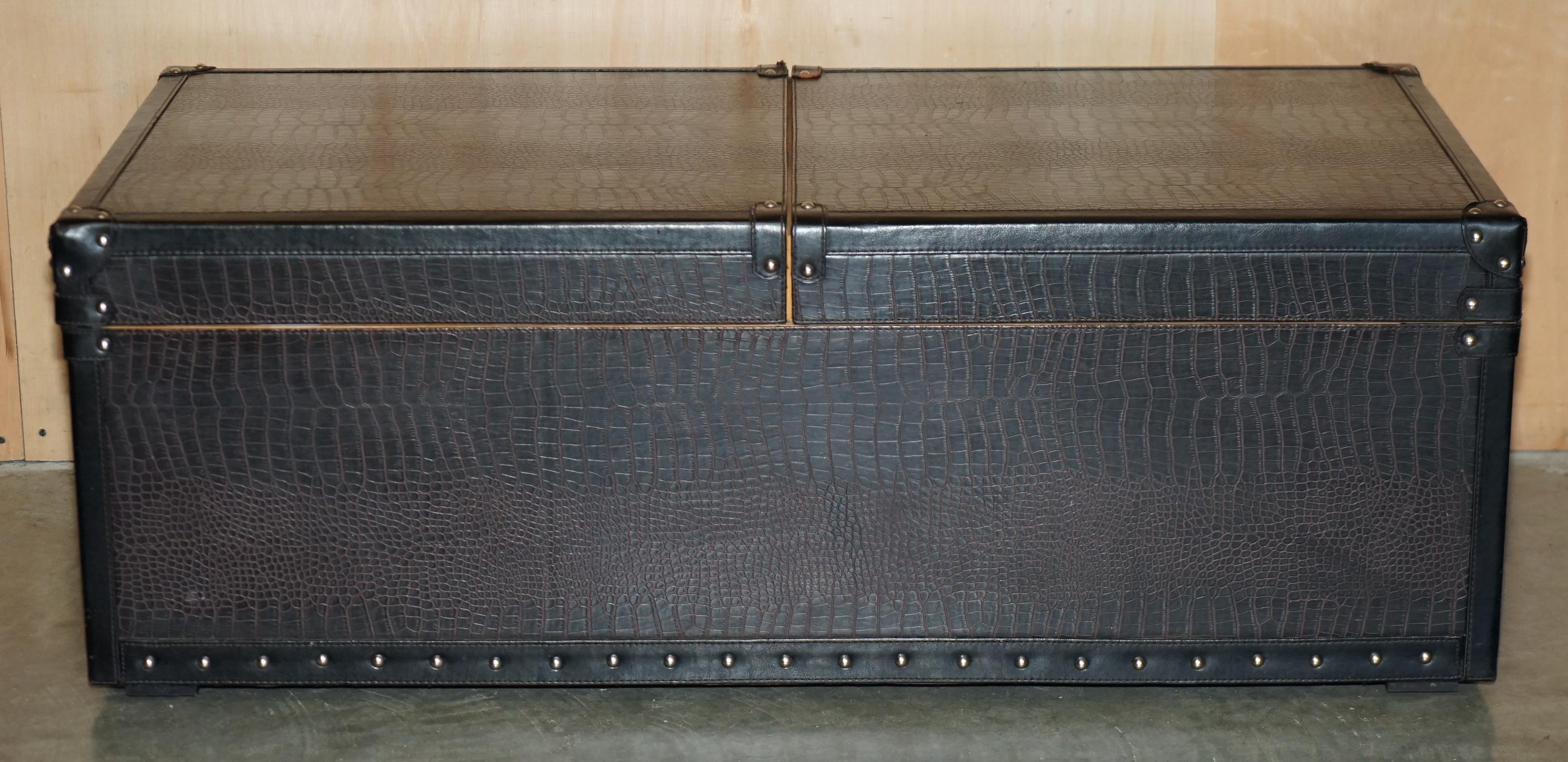 LEATHER CROCODILE ALLiGATOR EMBOSSED ASH WOOD INTERNAL STORAGE COFFEE TABLE For Sale 2