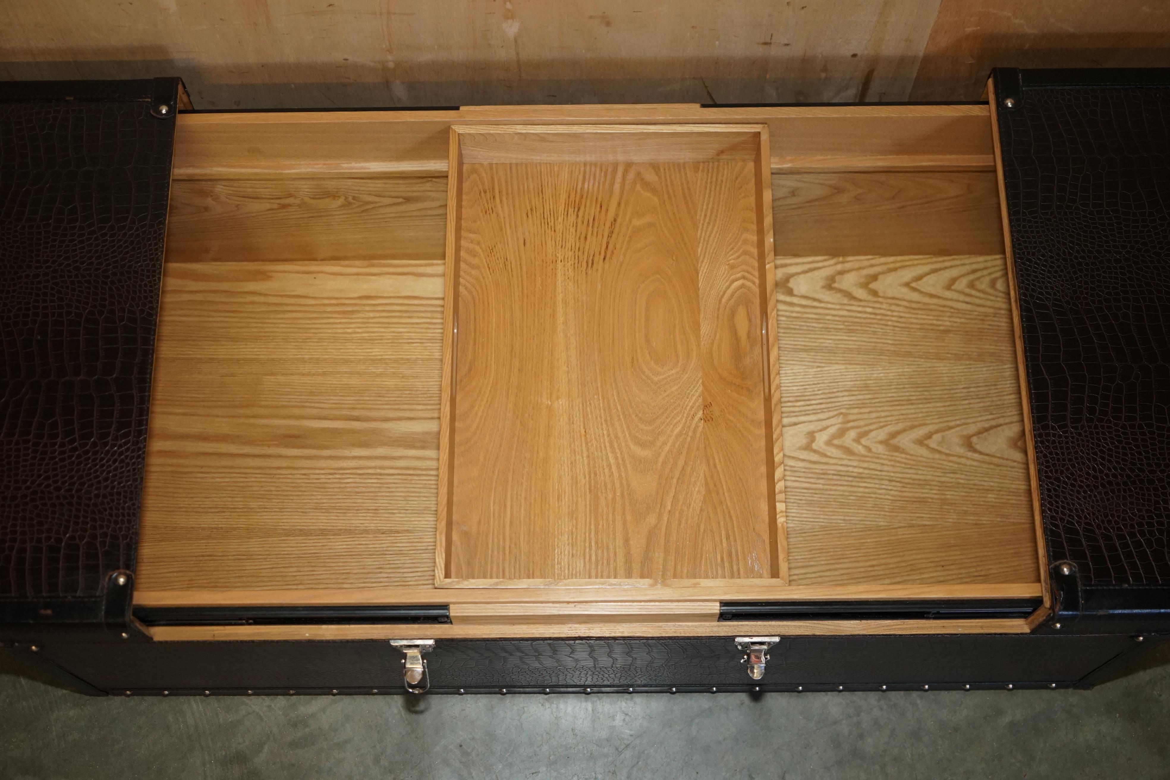 LEATHER CROCODILE ALLiGATOR EMBOSSED ASH WOOD INTERNAL STORAGE COFFEE TABLE For Sale 7