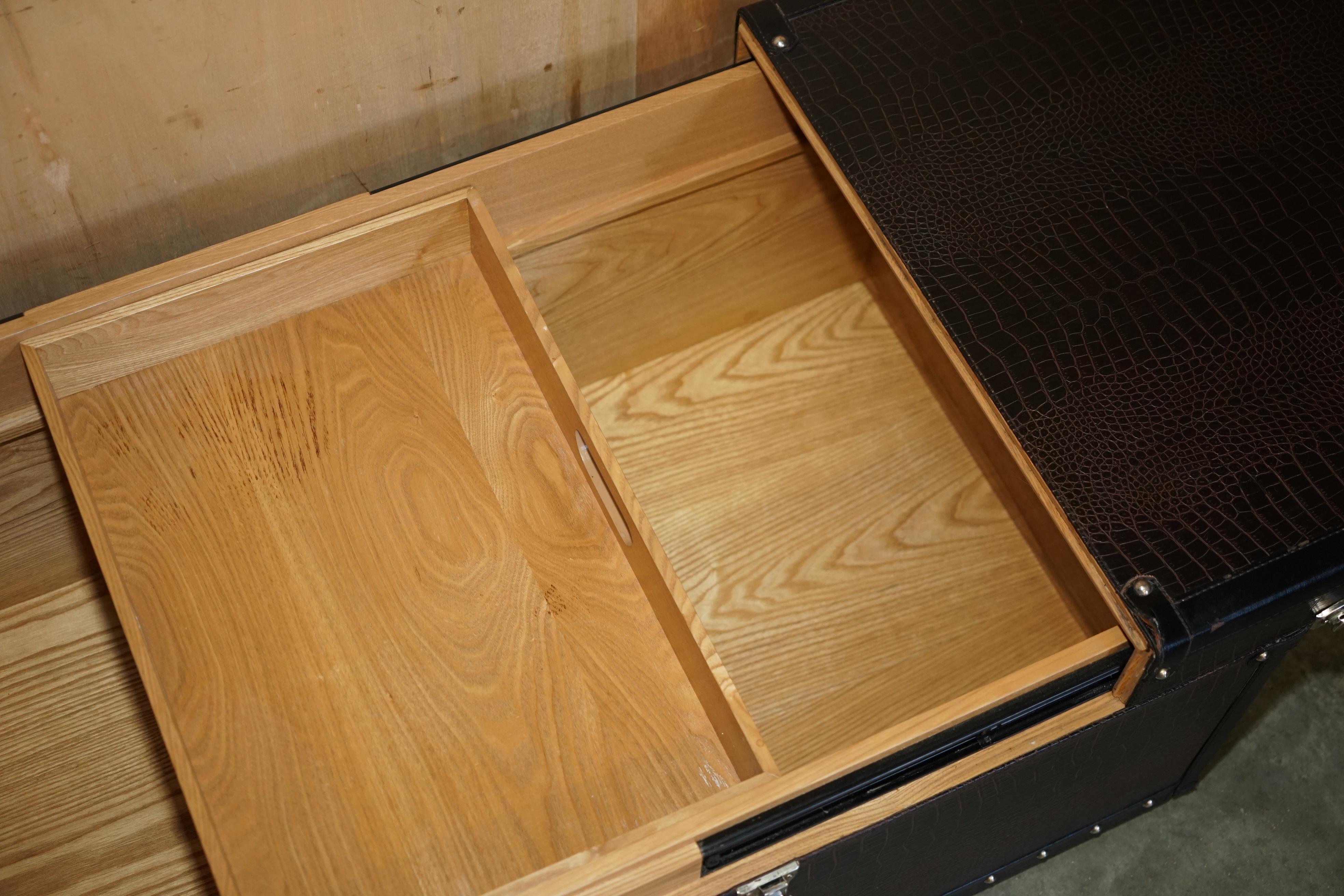 LEATHER CROCODILE ALLiGATOR EMBOSSED ASH WOOD INTERNAL STORAGE COFFEE TABLE For Sale 9