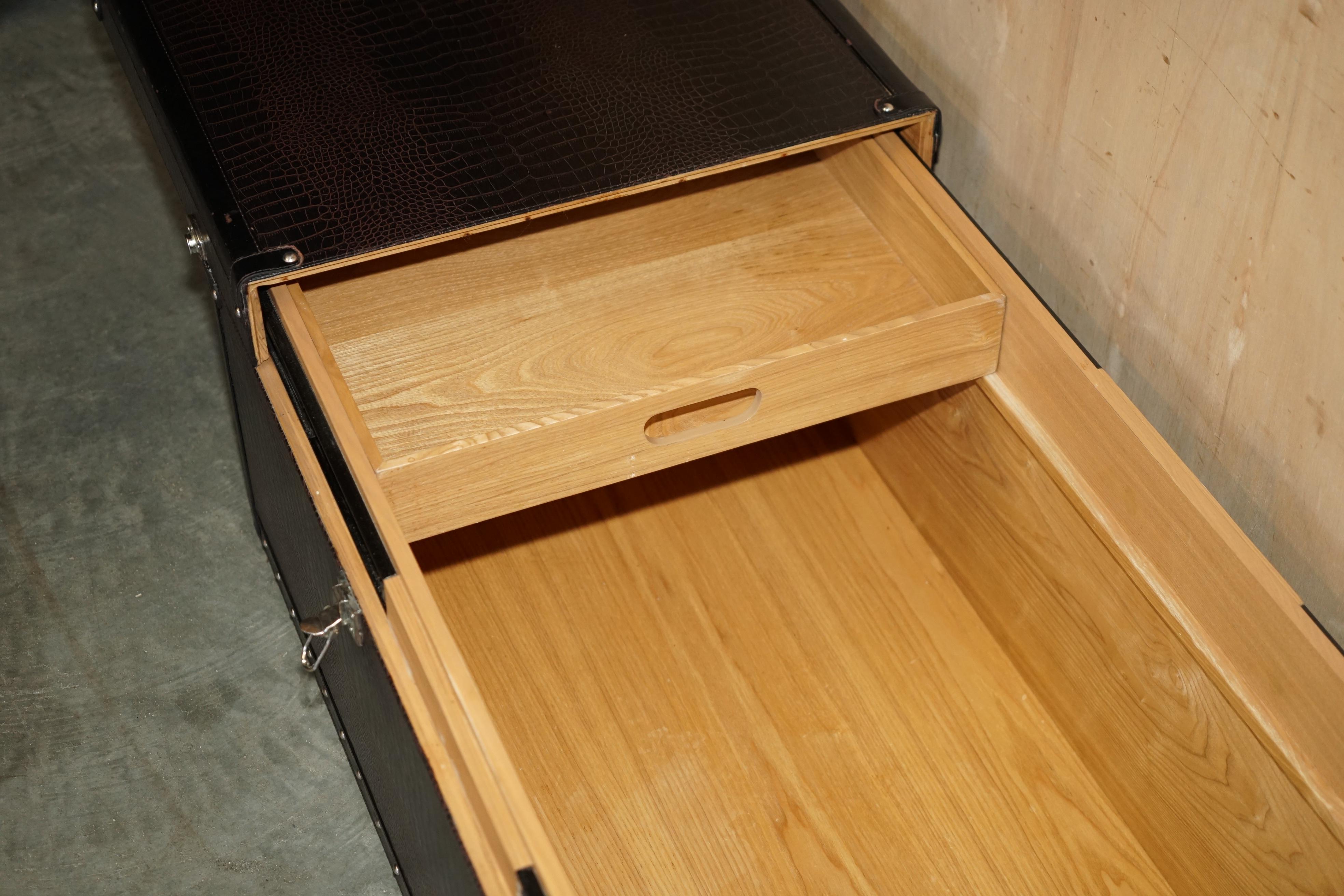 LEATHER CROCODILE ALLiGATOR EMBOSSED ASH WOOD INTERNAL STORAGE COFFEE TABLE For Sale 10