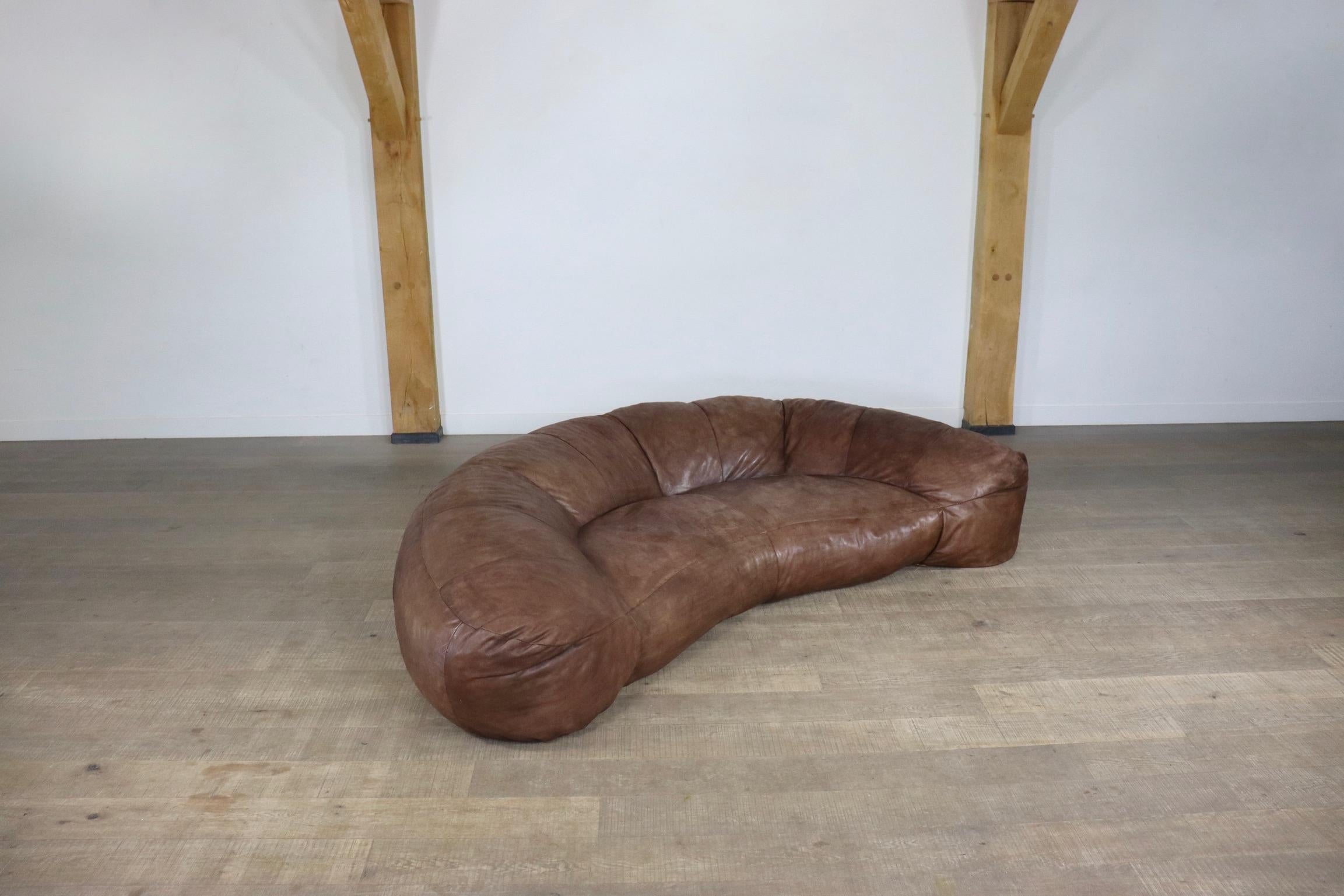 Incredible and rare croissant sofa in original light brown leather by Raphaël Raffel for Maison Honoré Paris, 1970s. This sofa, which was made to order from the 1970-1980s is besides its iconic design famous for its extremely high comfort. The