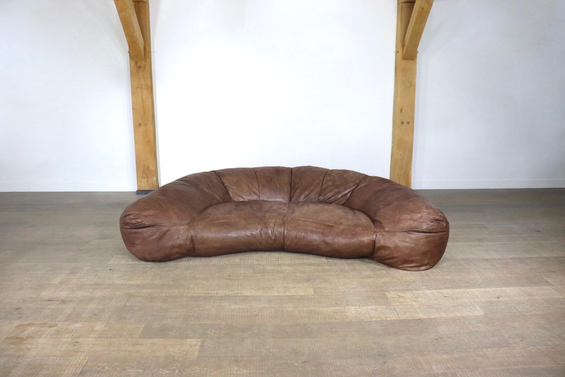 Leather Croissant Sofa by Raphael Raffel for Honoré Paris, 1970s In Good Condition In ABCOUDE, UT