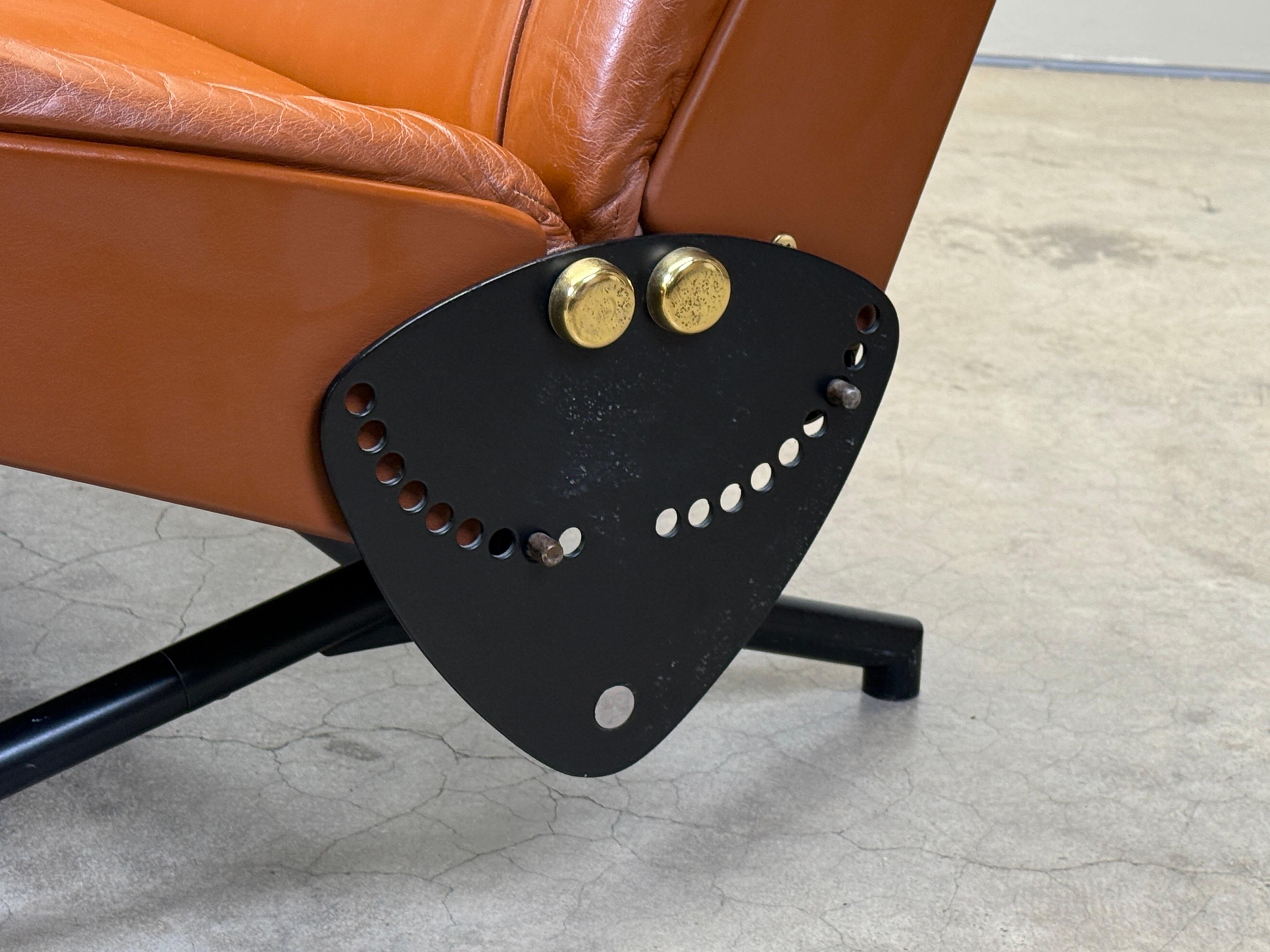 Leather D70 Sofa by Osvaldo Borsani for Tecno For Sale 8