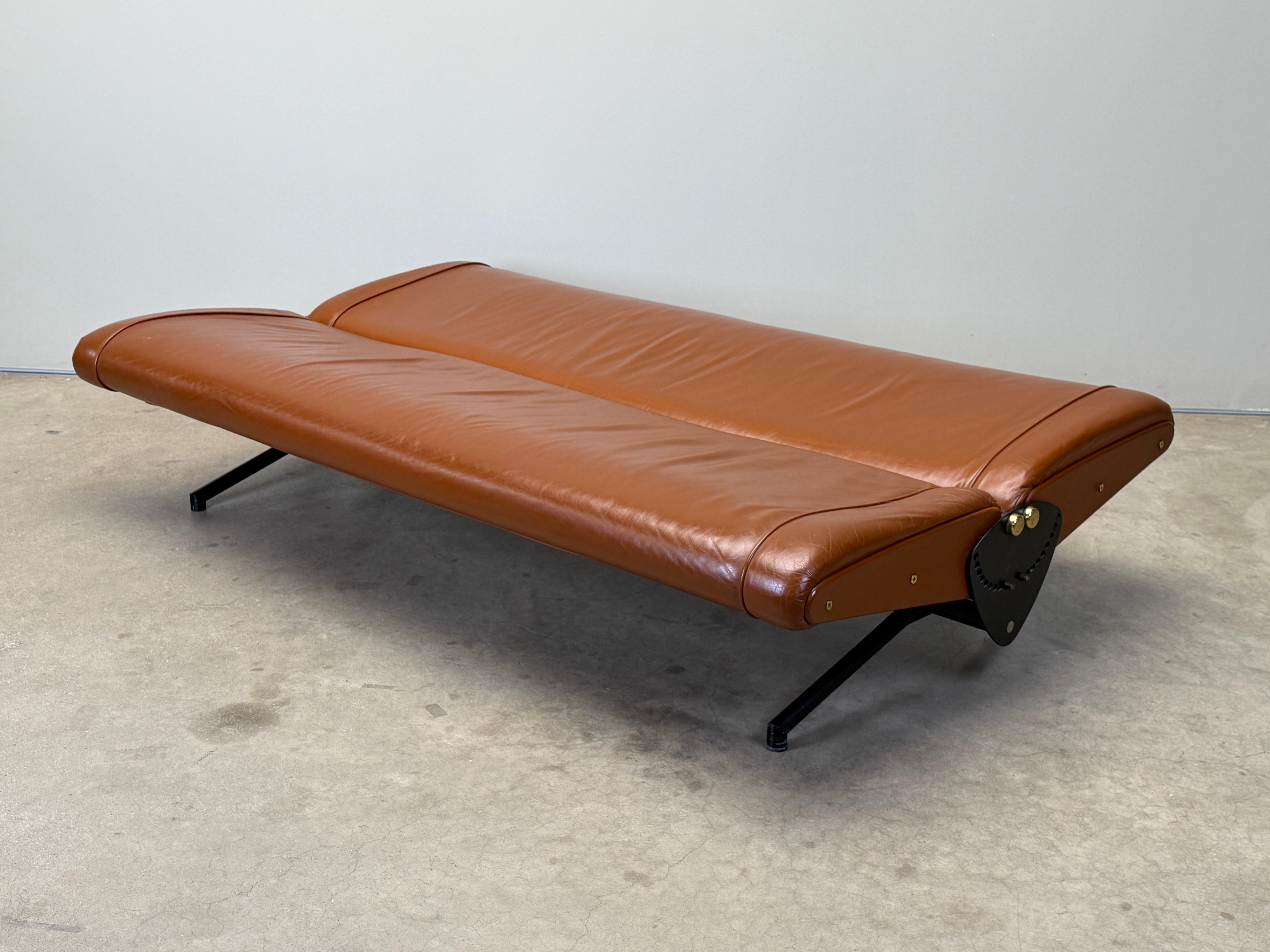 Leather D70 Sofa by Osvaldo Borsani for Tecno For Sale 11