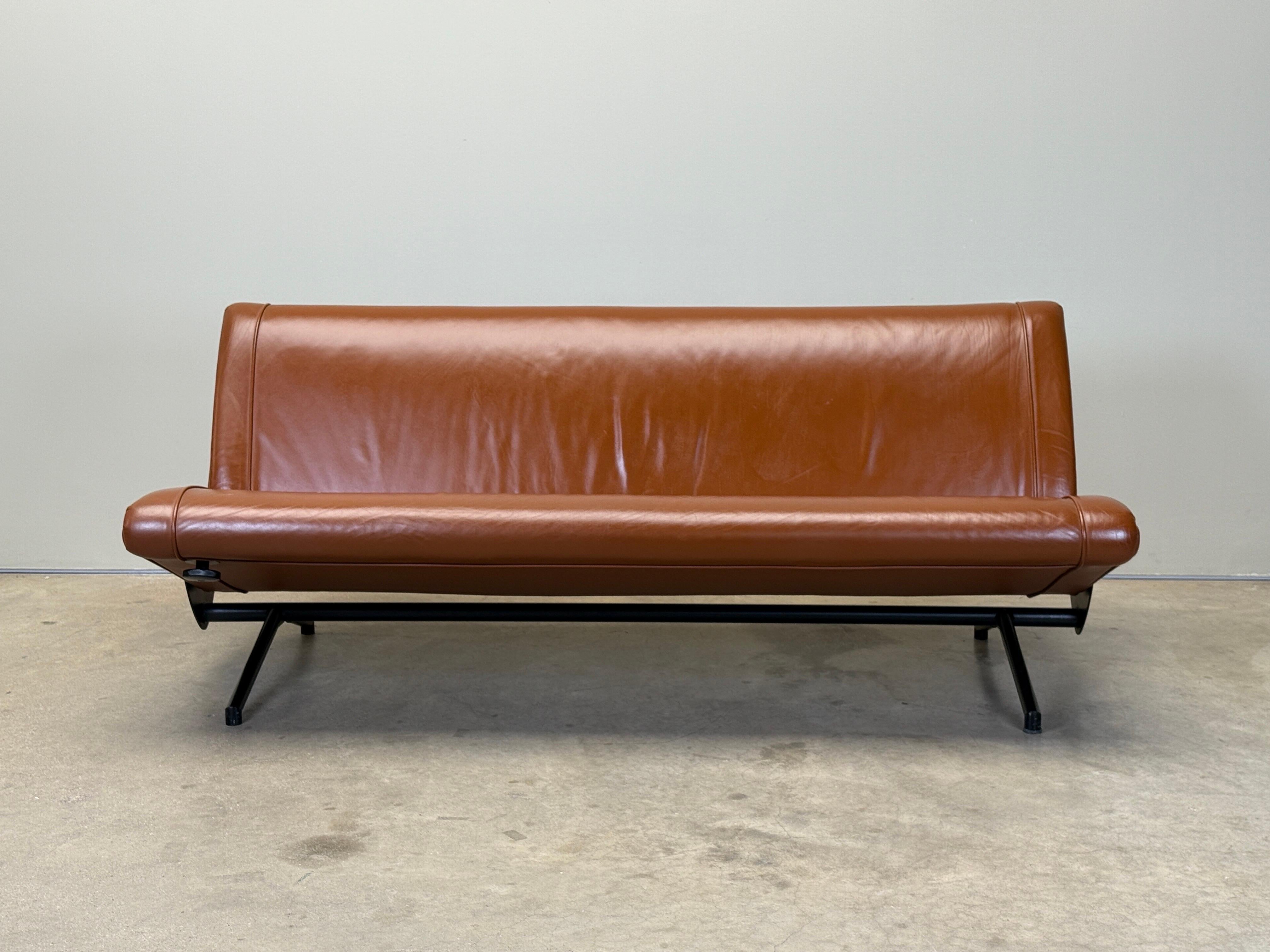 Leather D70 Sofa by Osvaldo Borsani for Tecno For Sale 12