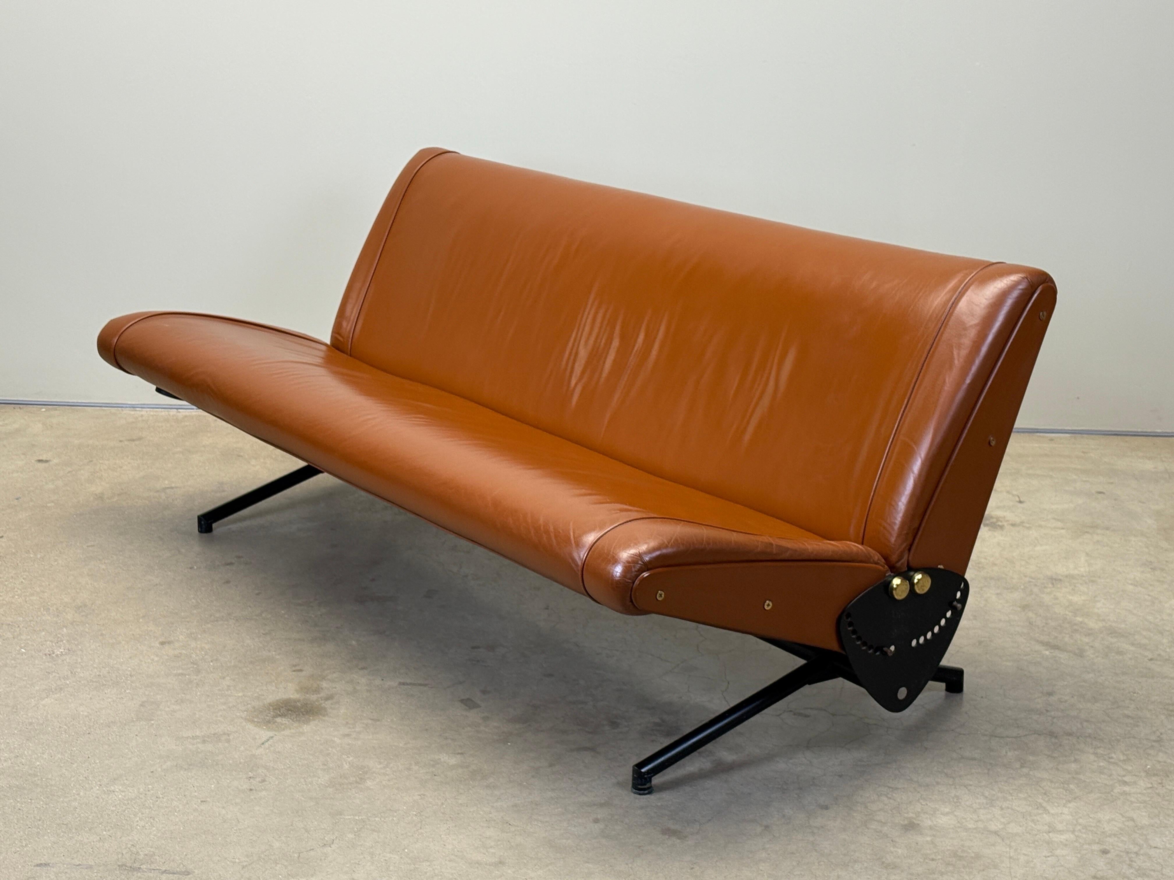 Leather D70 Sofa by Osvaldo Borsani for Tecno For Sale 14