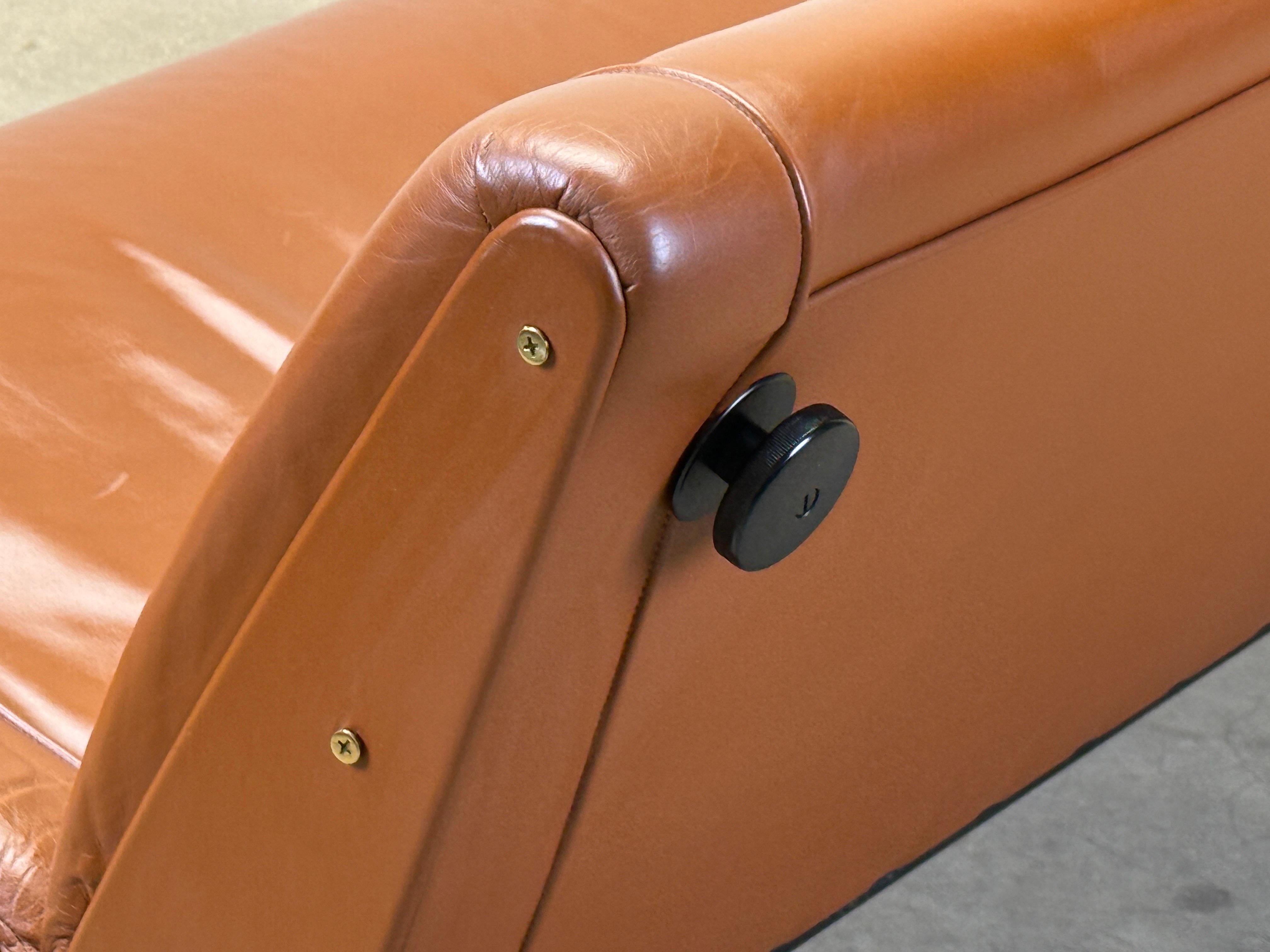 Leather D70 Sofa by Osvaldo Borsani for Tecno For Sale 15