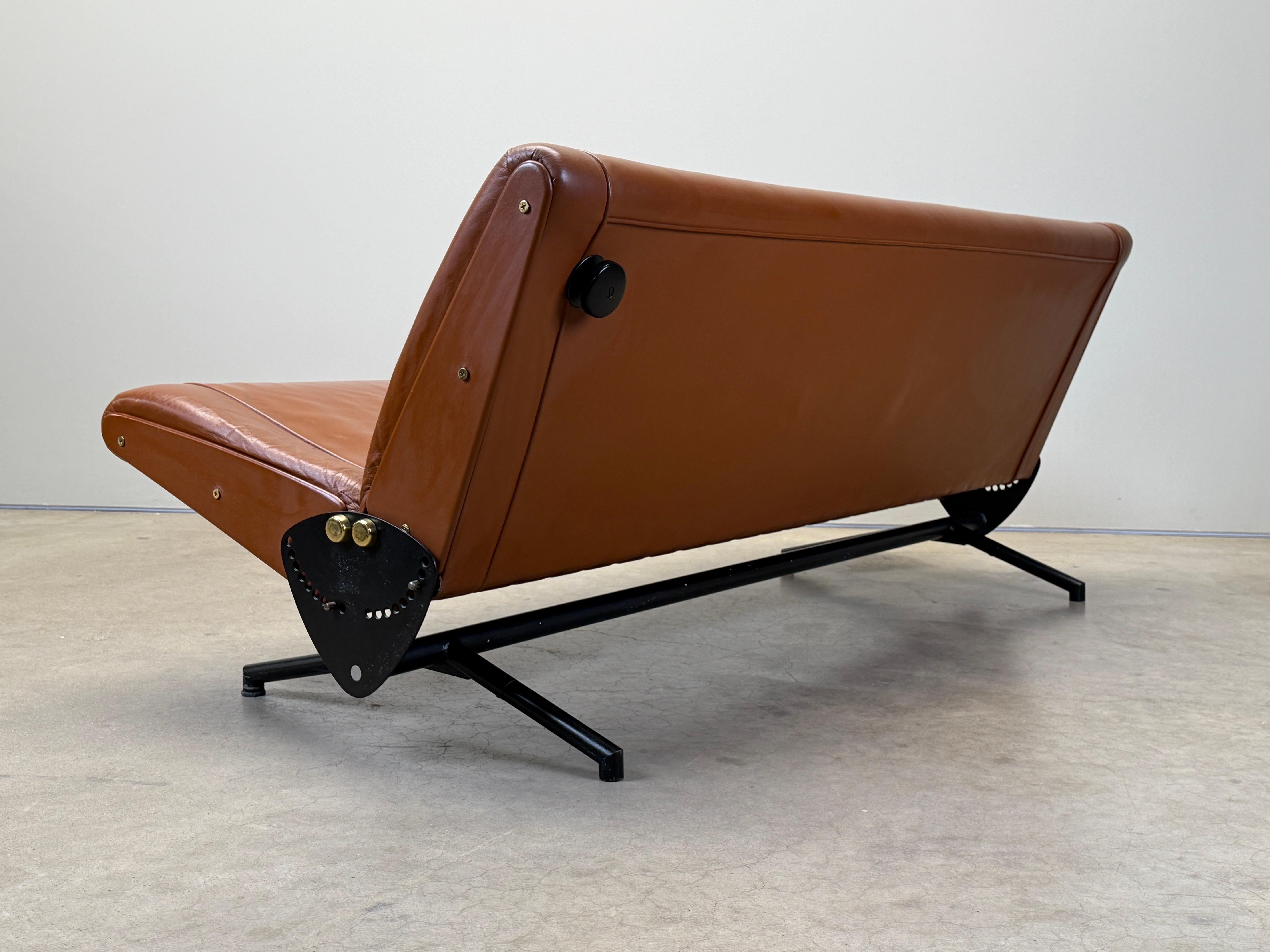 Leather D70 Sofa by Osvaldo Borsani for Tecno For Sale 16