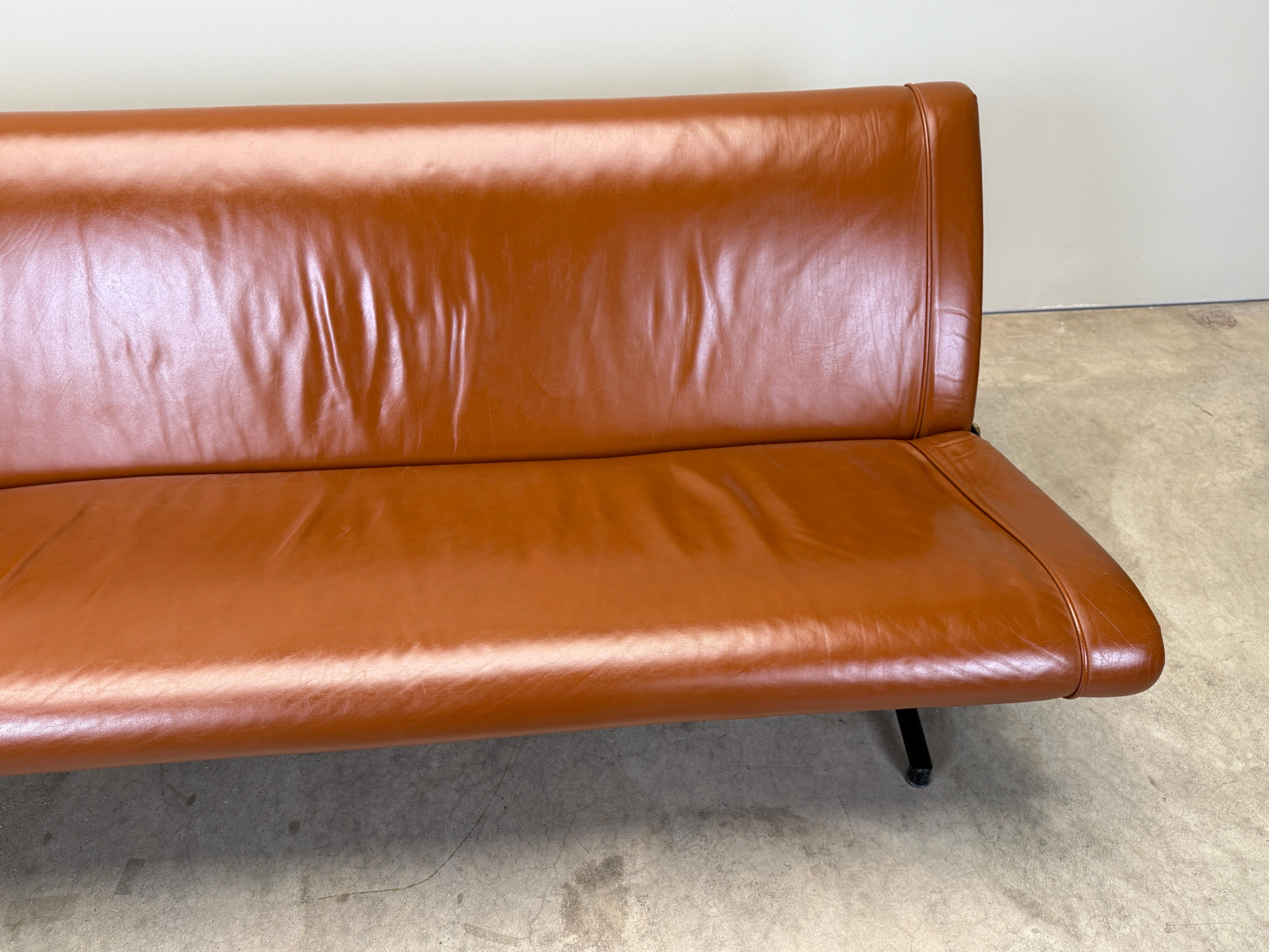 Mid-20th Century Leather D70 Sofa by Osvaldo Borsani for Tecno For Sale