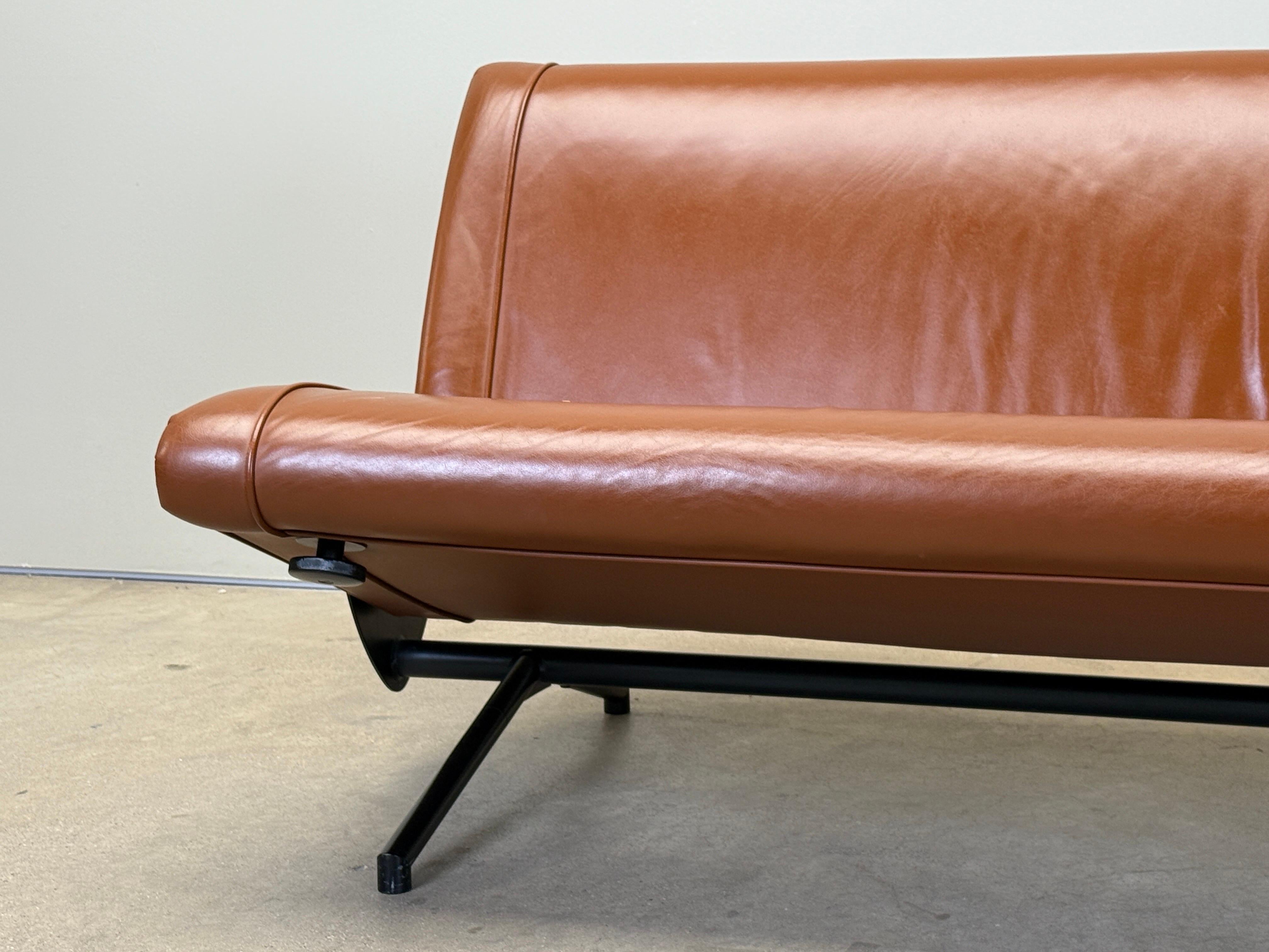 Leather D70 Sofa by Osvaldo Borsani for Tecno For Sale 1