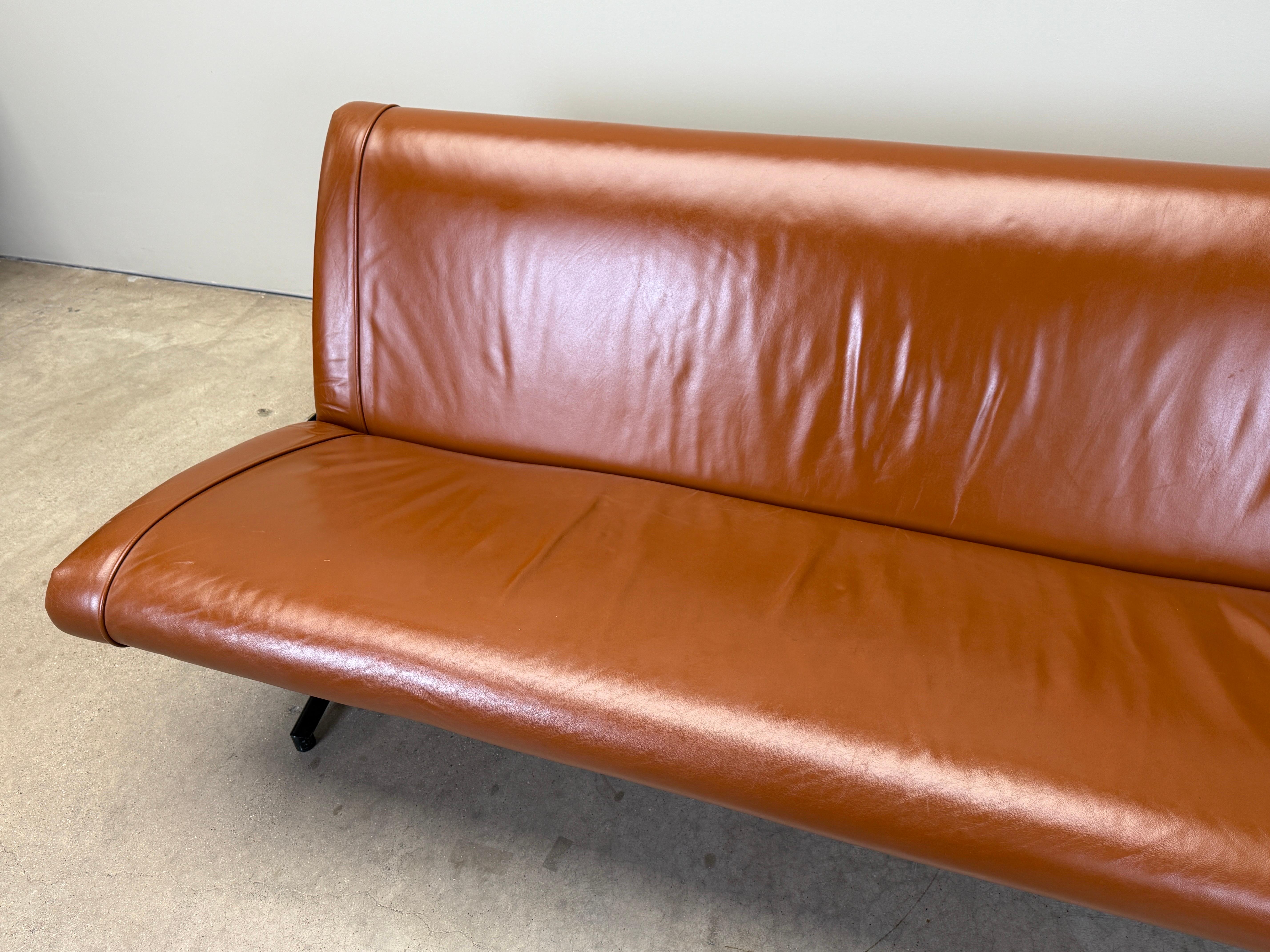 Leather D70 Sofa by Osvaldo Borsani for Tecno For Sale 3