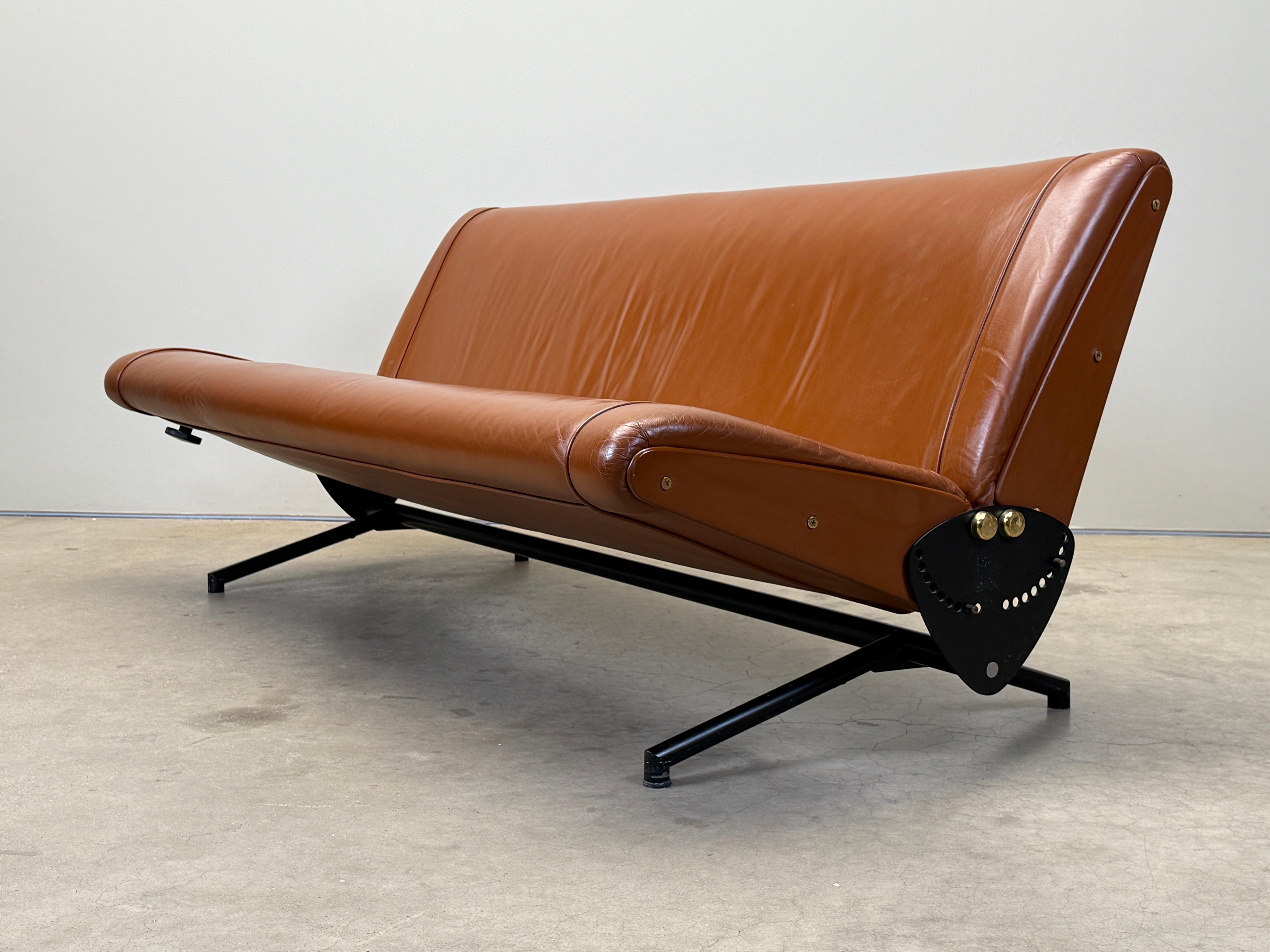 Leather D70 Sofa by Osvaldo Borsani for Tecno For Sale 5