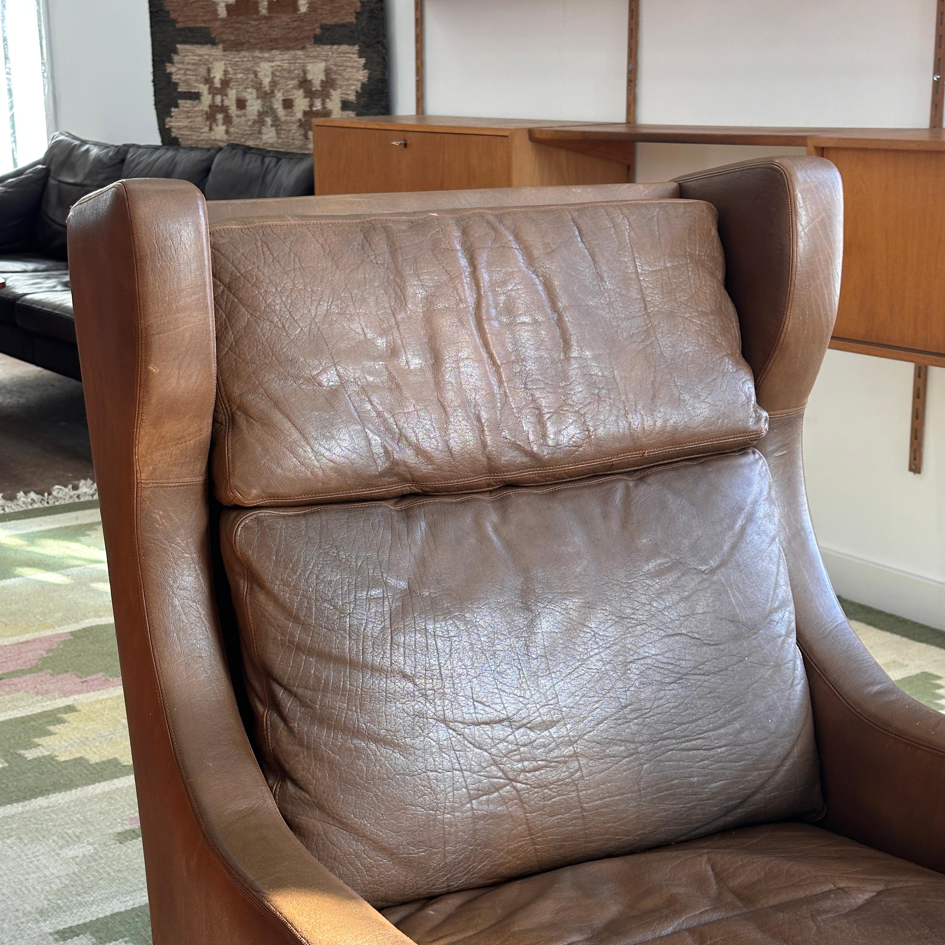 Dänischer Sessel mit hoher Rückenlehne aus Leder, zugeschrieben Børge Mogensen im Angebot 3