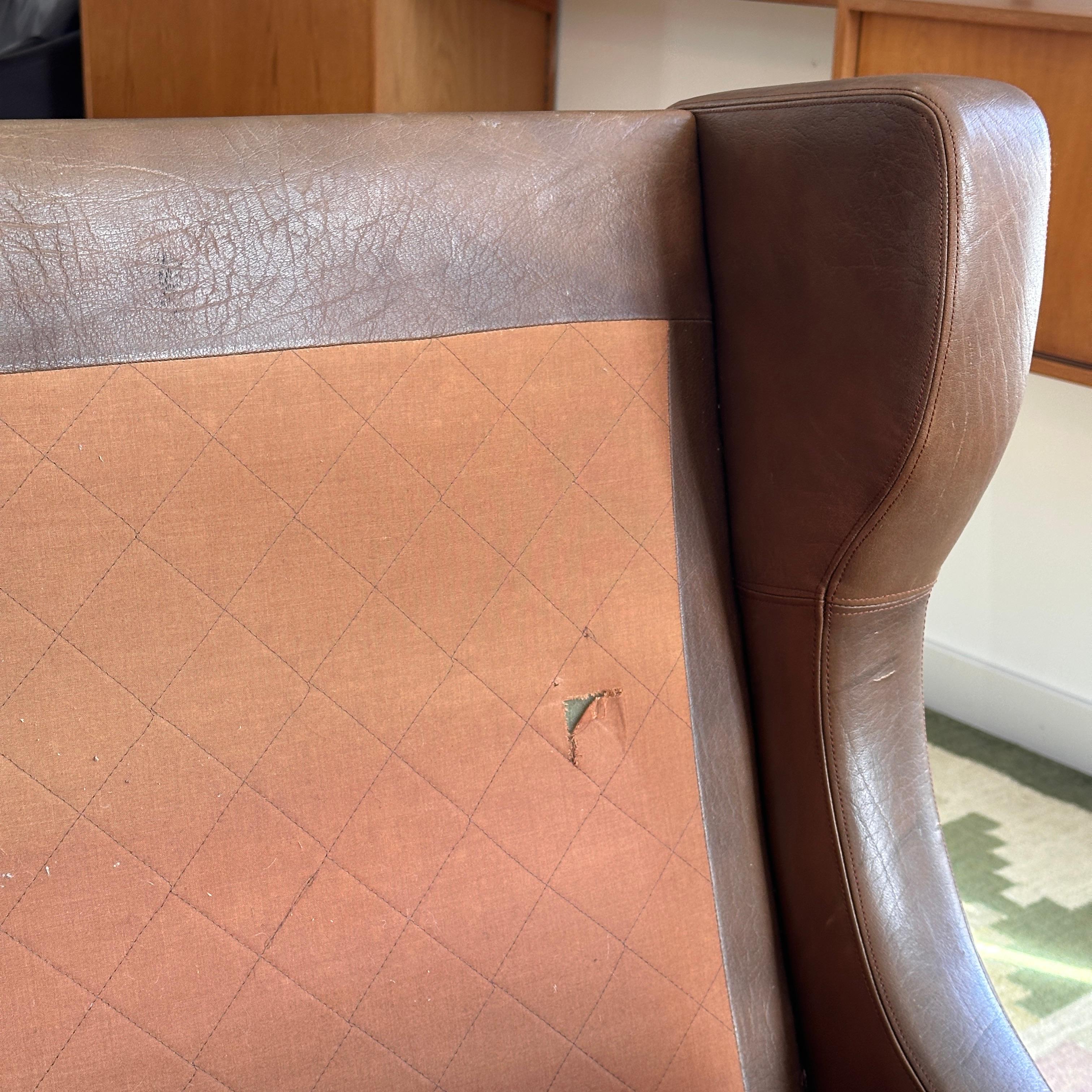 Dänischer Sessel mit hoher Rückenlehne aus Leder, zugeschrieben Børge Mogensen im Angebot 4