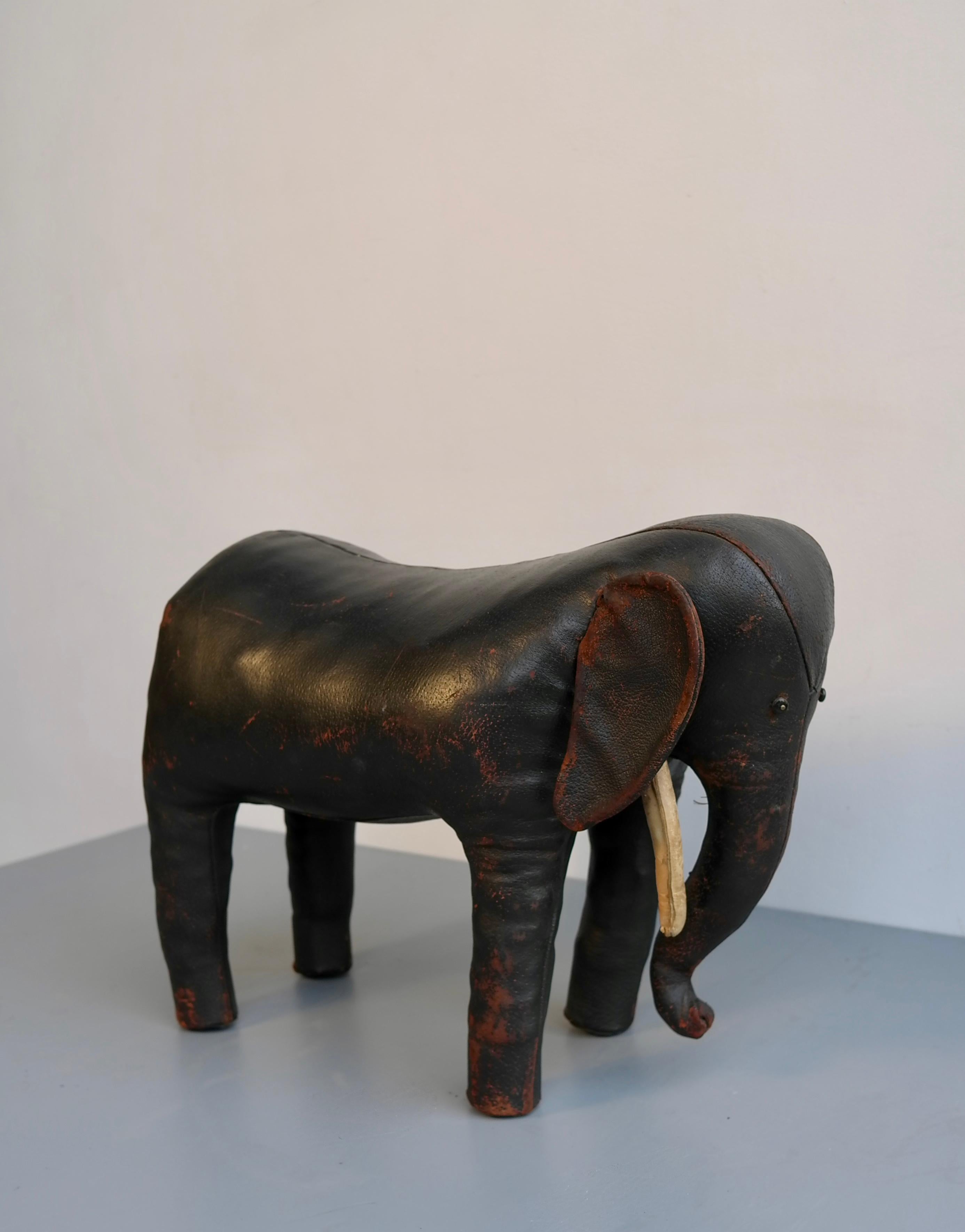 Éléphant en cuir brun foncé par Dimitro Omersa pour Abercrombie & Fitch, Royaume-Uni, années 1960.



 